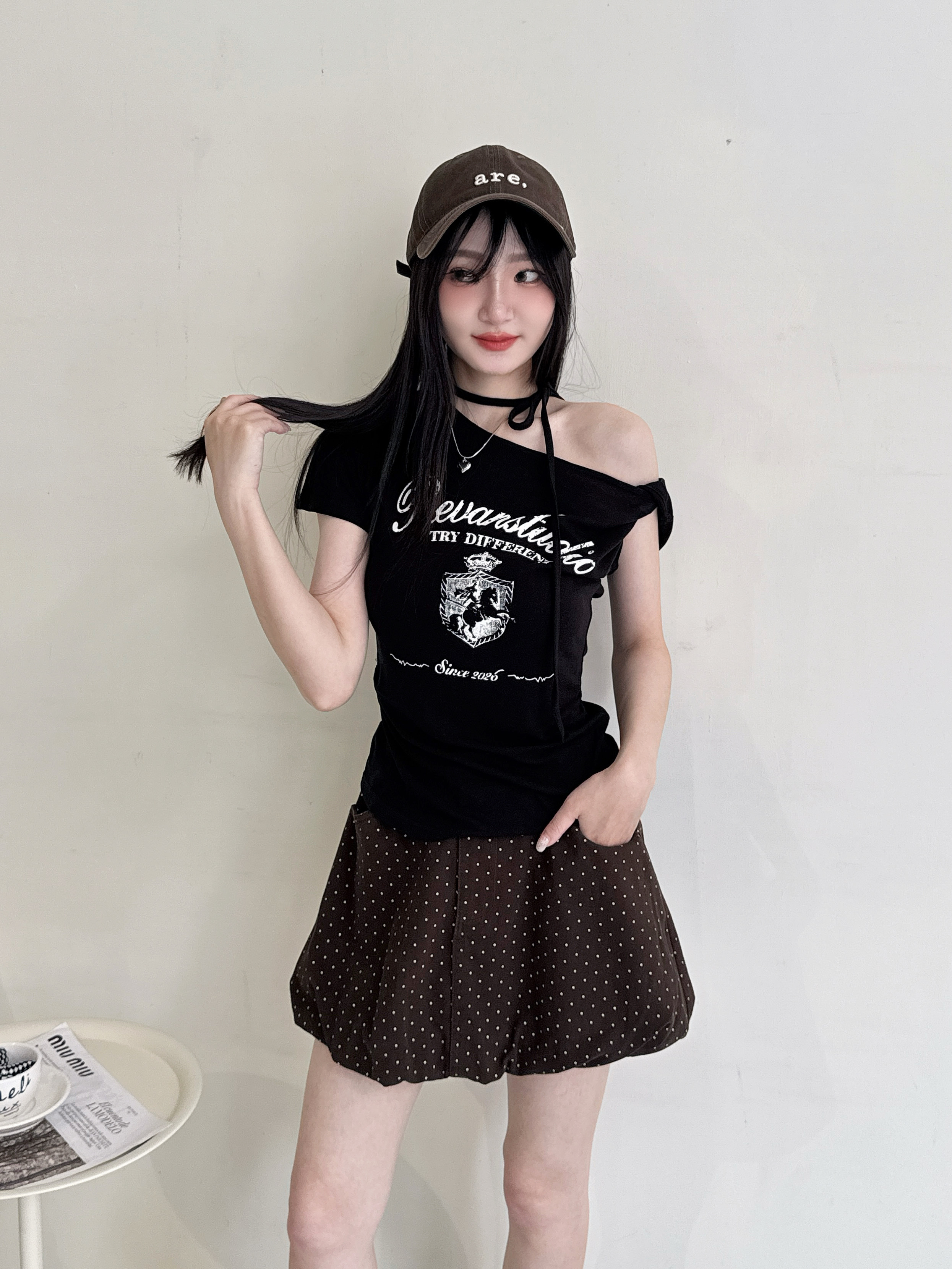 綁帶扭結斜肩上衣-3670