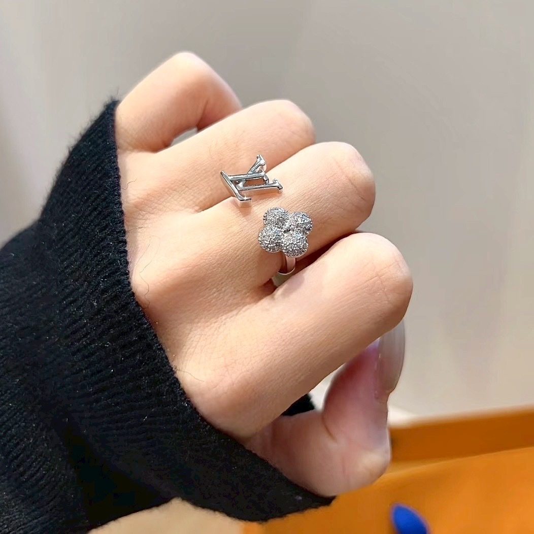 18k”Monogram白金滿鑽老花字母開口戒/高奢定製