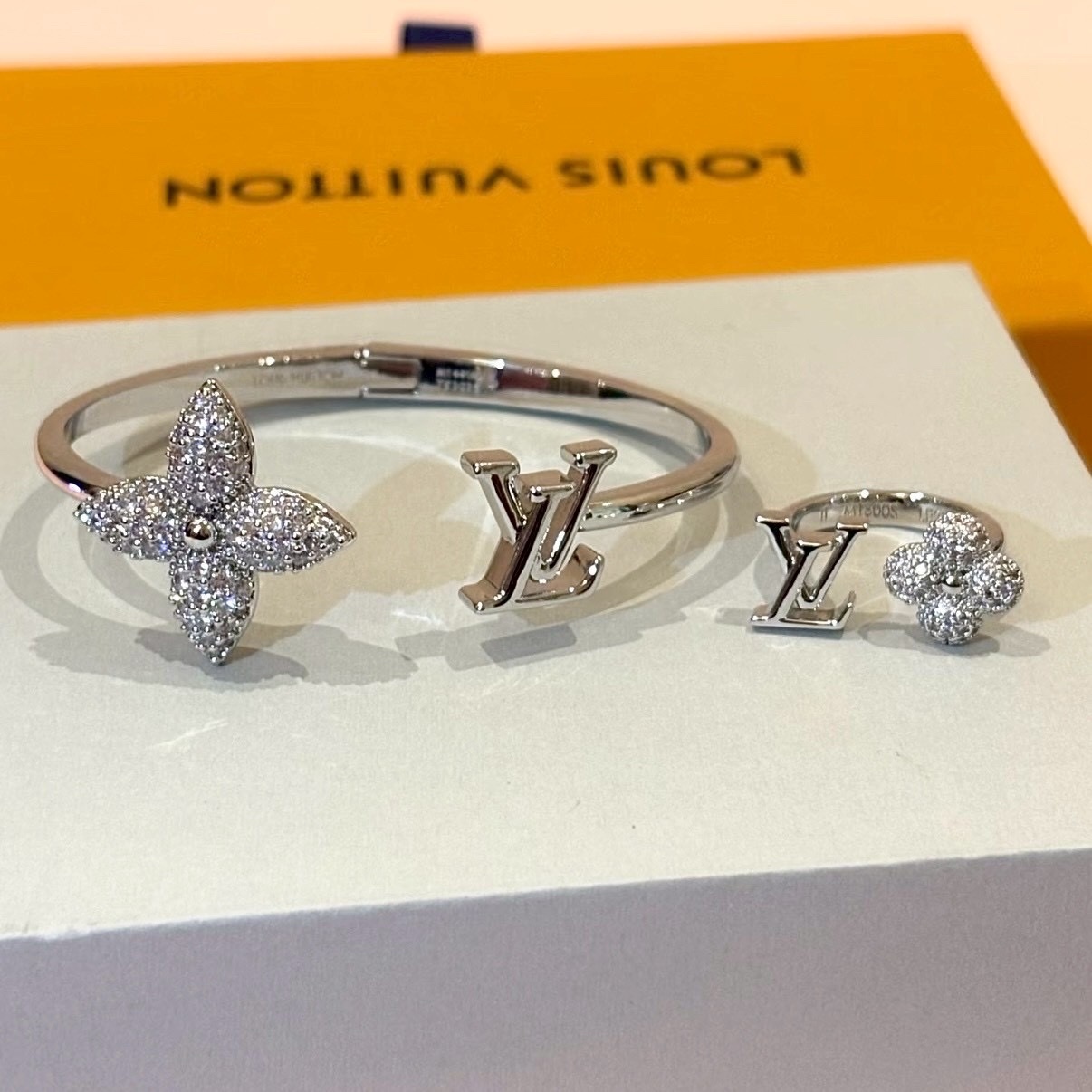 18k”Monogram白金滿鑽老花字母開口手鐲/高奢定製