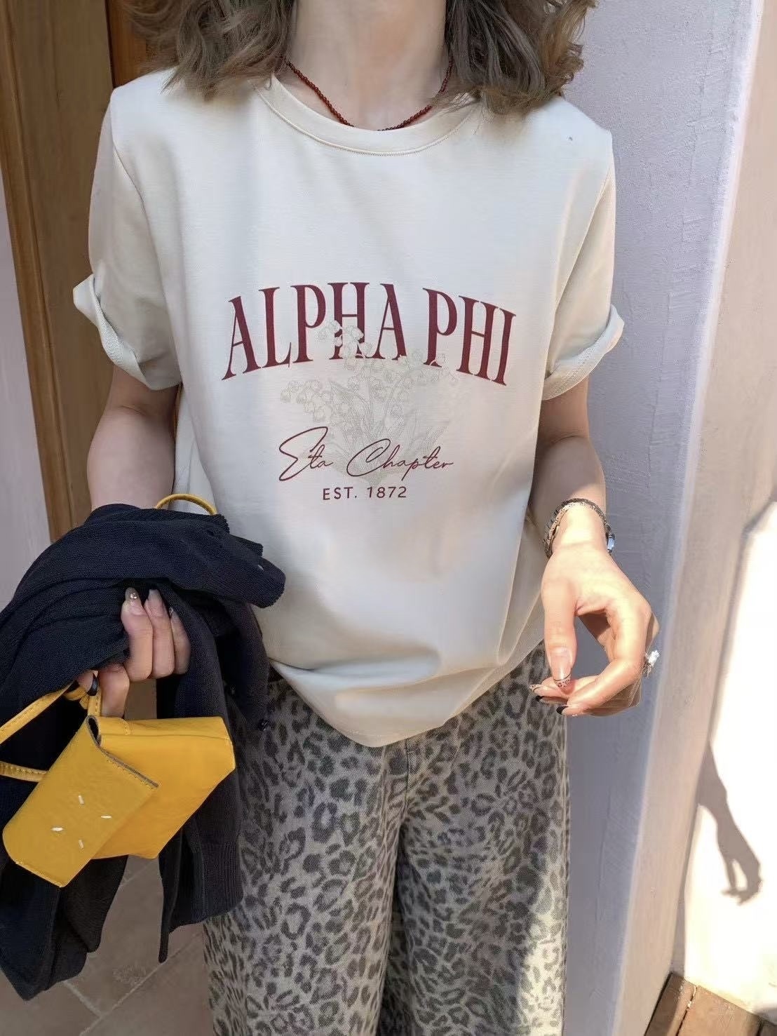 802 手繪感花朵短T