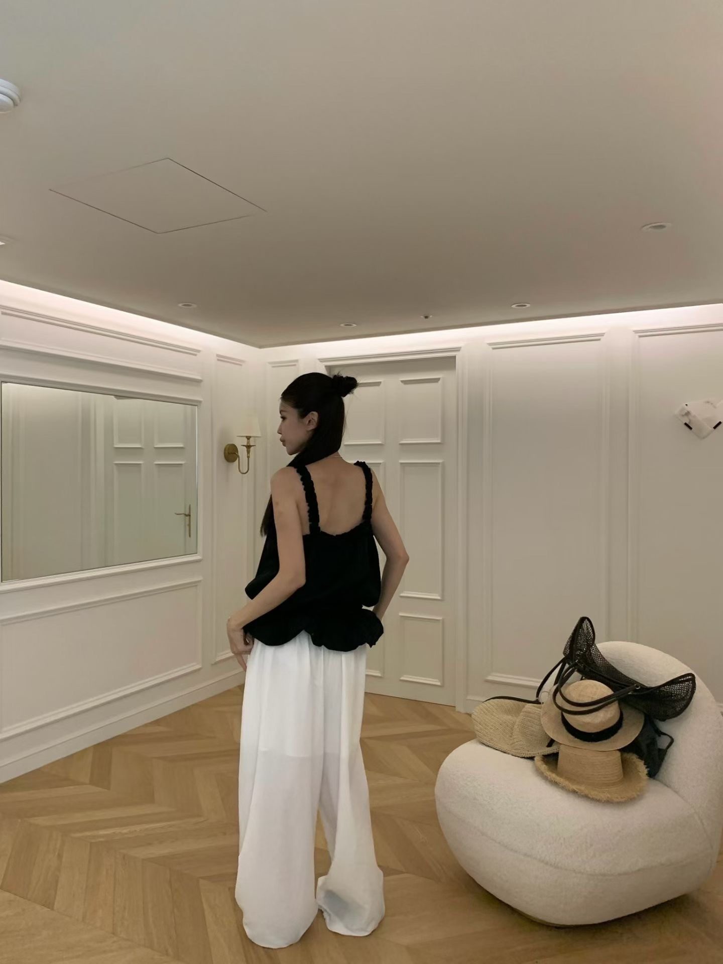 🇰🇷(預購)#AP03 荷葉滾邊Ｖ領上衣(杏/黑/白)