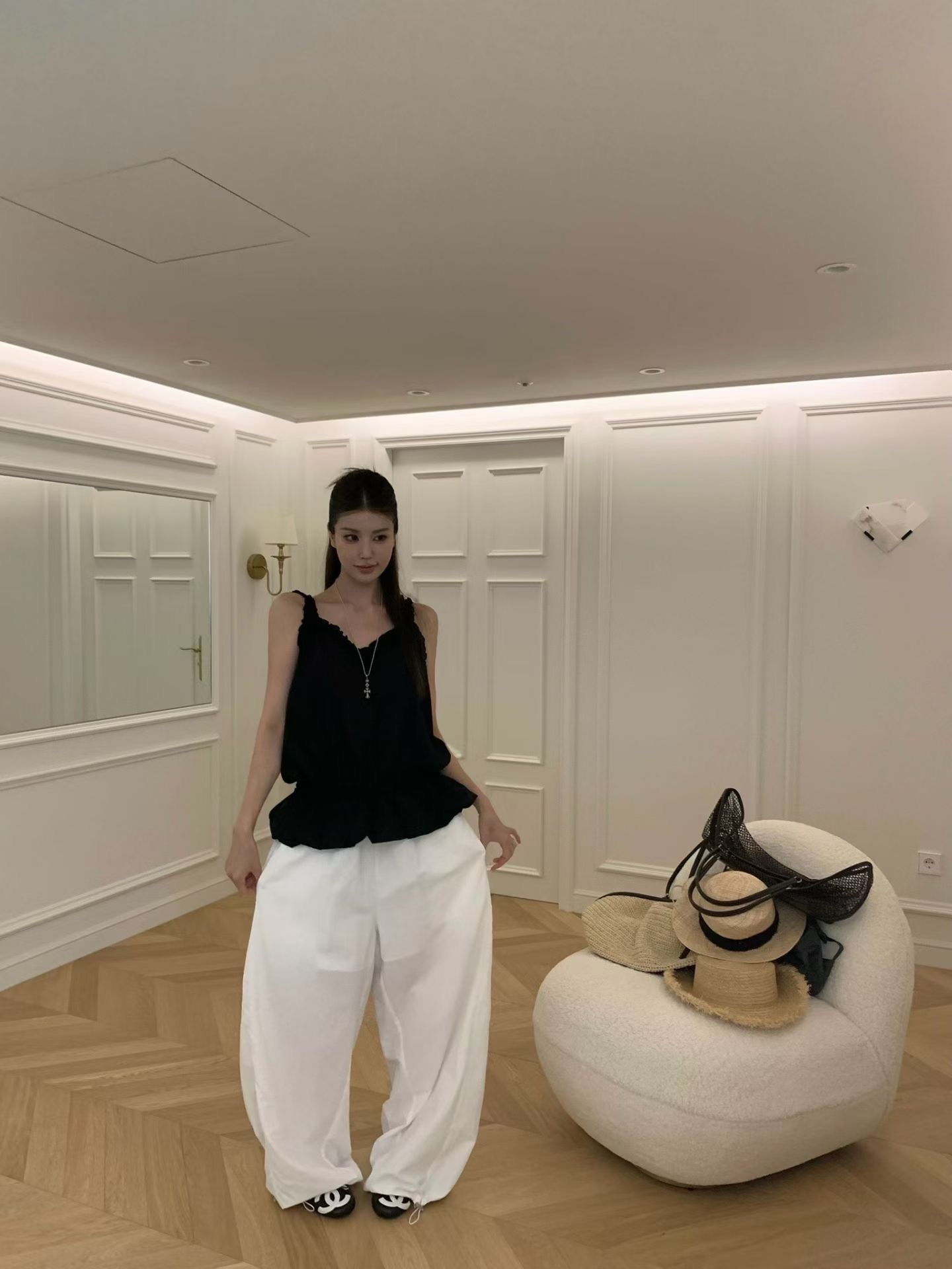 🇰🇷(預購)#AP03 荷葉滾邊Ｖ領上衣(杏/黑/白)