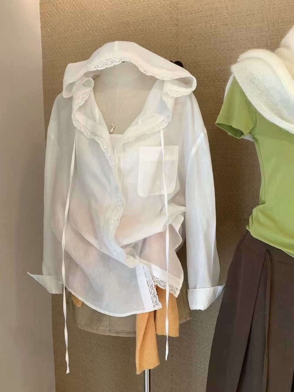 102 連帽拼接蕾絲防曬襯衫上衣