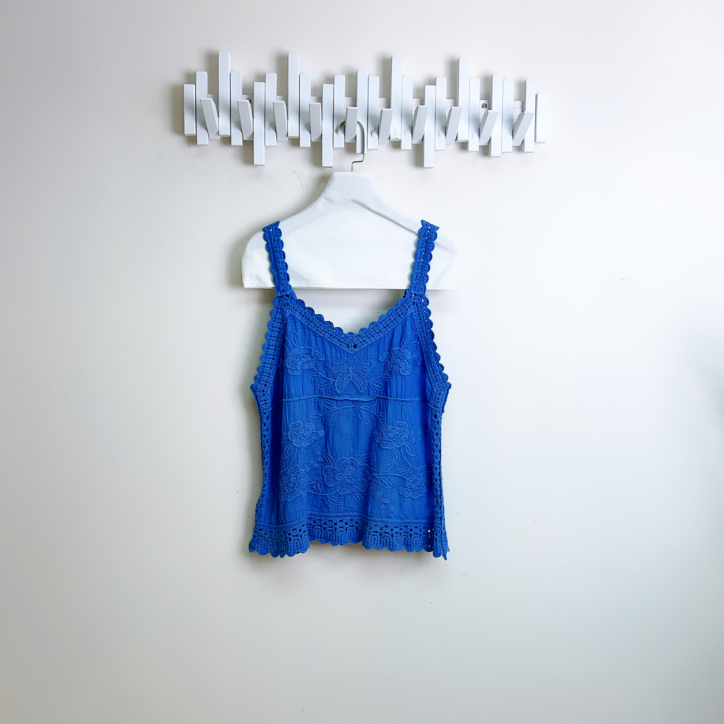 勾花邊刺繡吊帶背心上衣 ( 胸:38 腰:40 長24吋 ) 7447#0105clo
