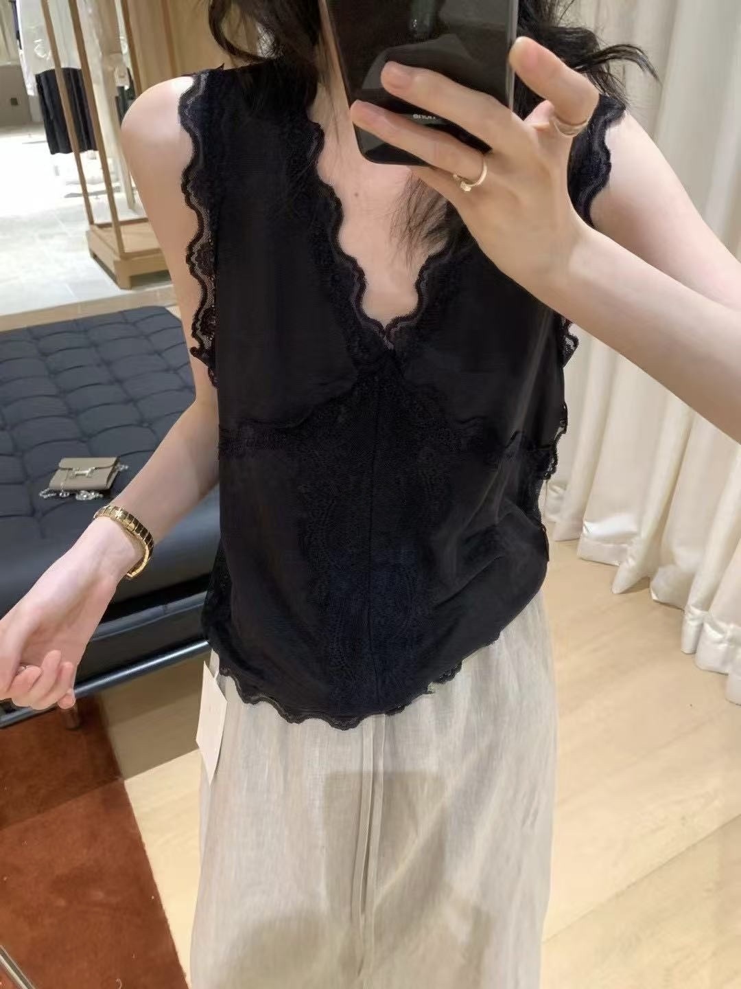 394 法式氣質V領後背微透蕾絲背心