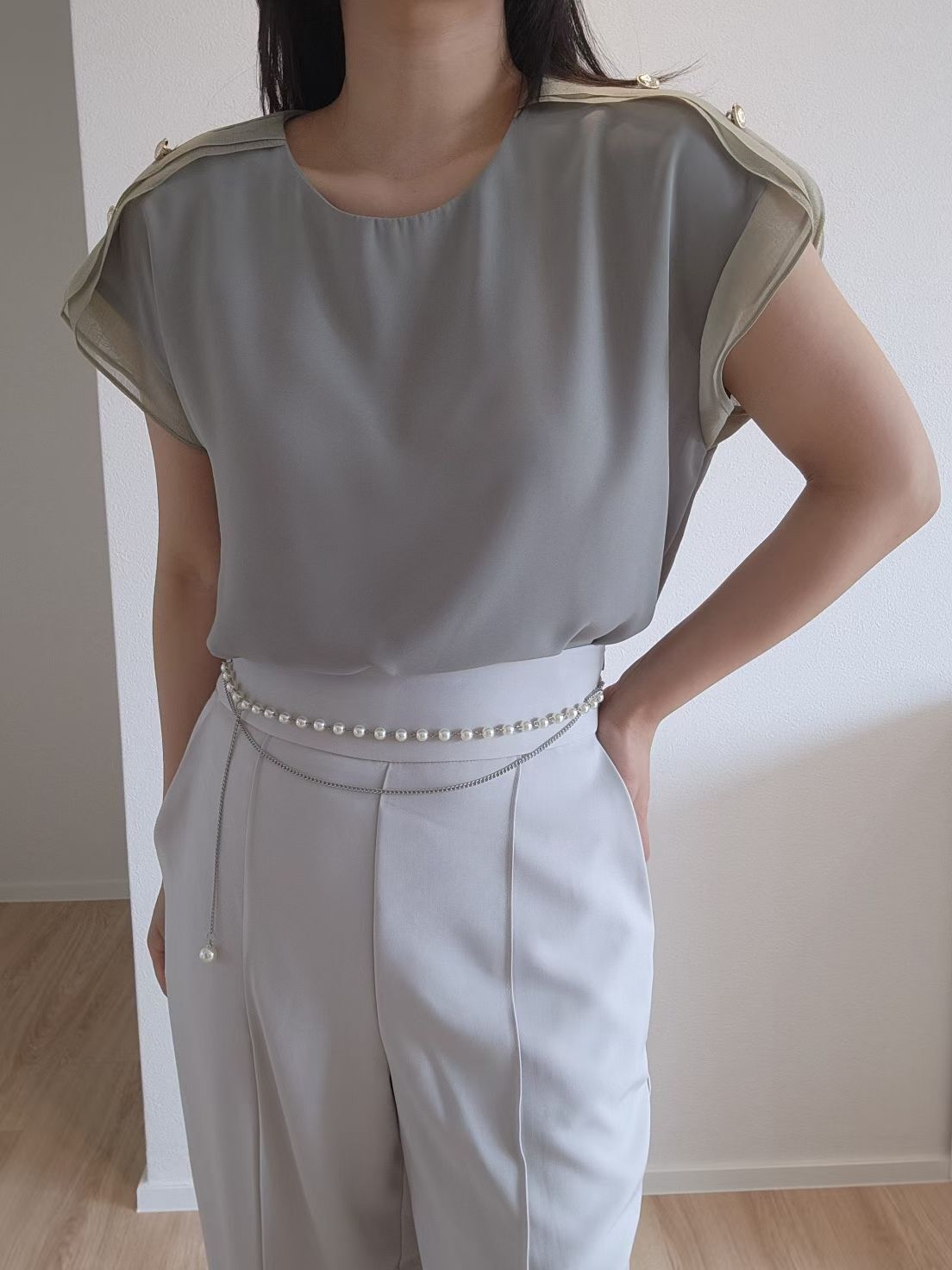 B牌子淨色雪紡拼紗袖top ~161J