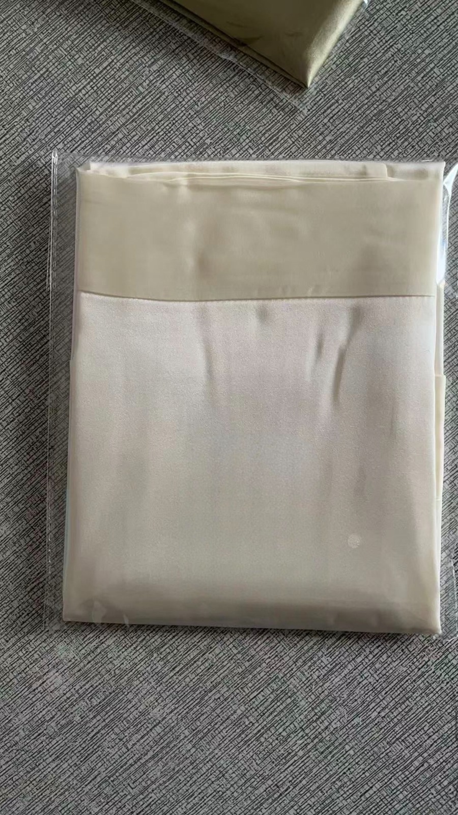 🇫🇷法式療癒：身體與居家好物 - 真絲枕頭套（絲絨奶油色拼香檳金）（貨期兩個月）