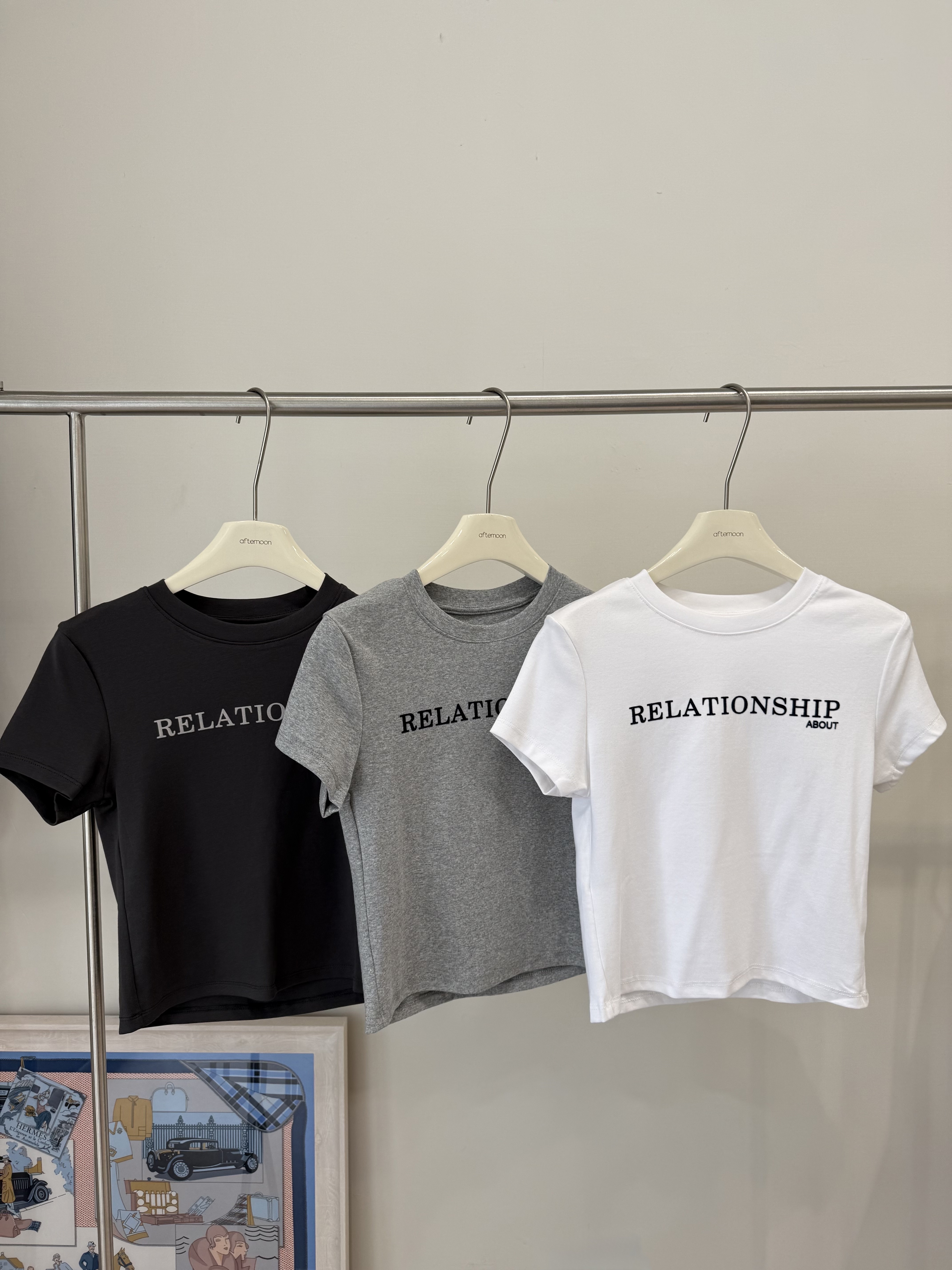 266 簡約字母修身短T