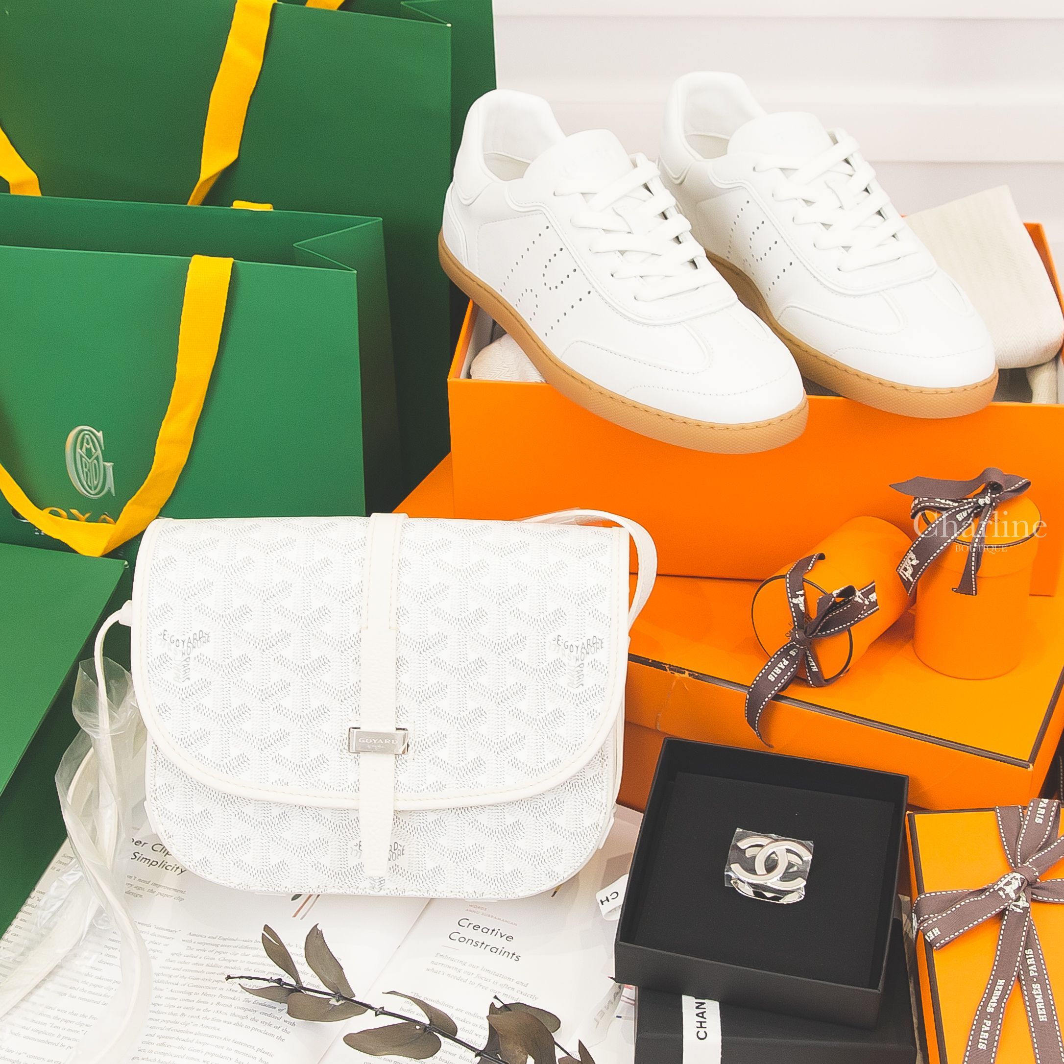 Goyard Belvedere 白色帆布小牛皮黃色內裡小型馬鞍肩背包,Hermès Match Sneaker 白色牛皮側邊簍空洞洞H蜂蜜棕色橡膠鞋底運動鞋,Chanel 銀色CC圍巾扣環-Charline Boutique 精品代購