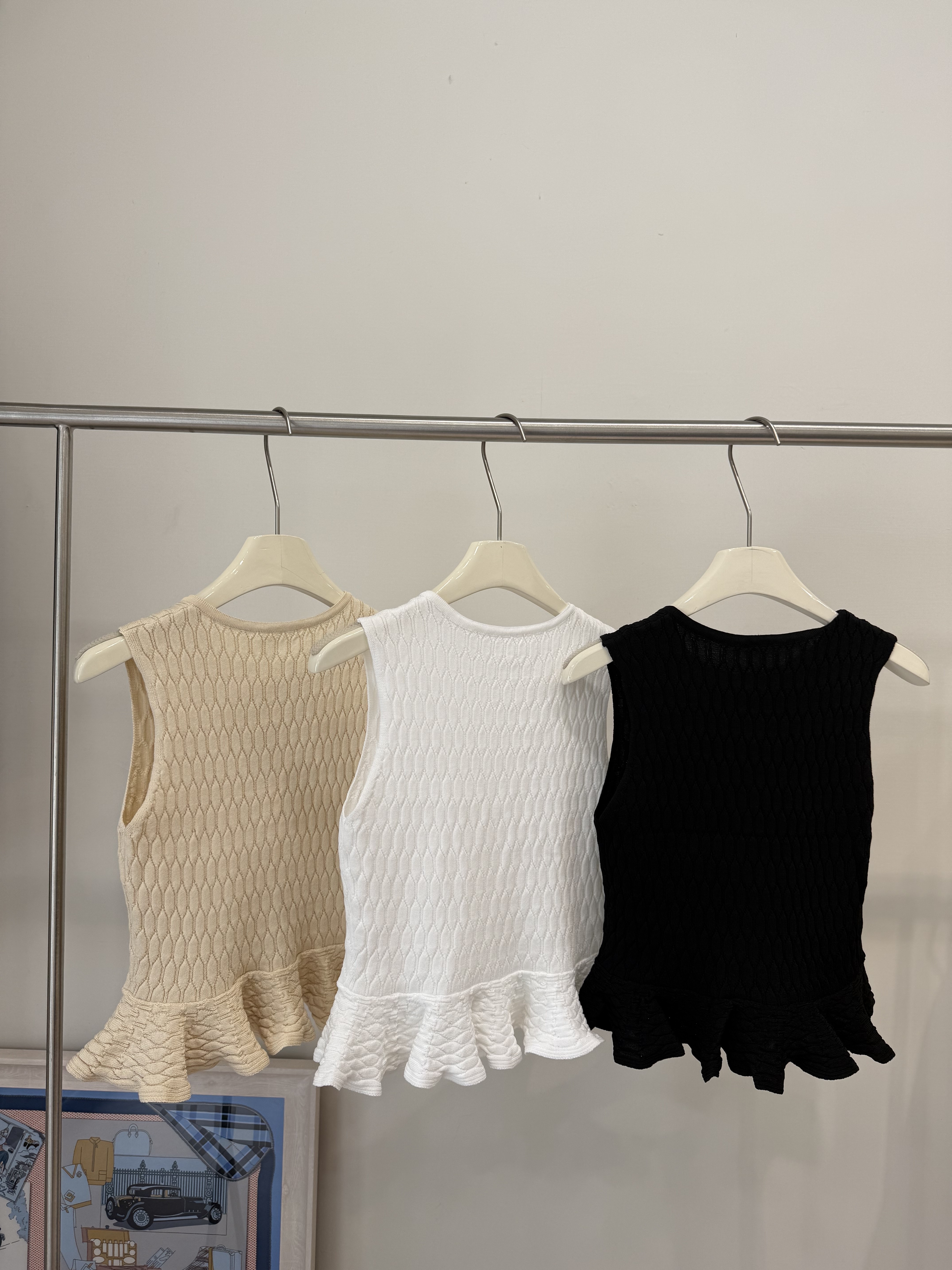 539 鑽釦荷葉襬小香背心