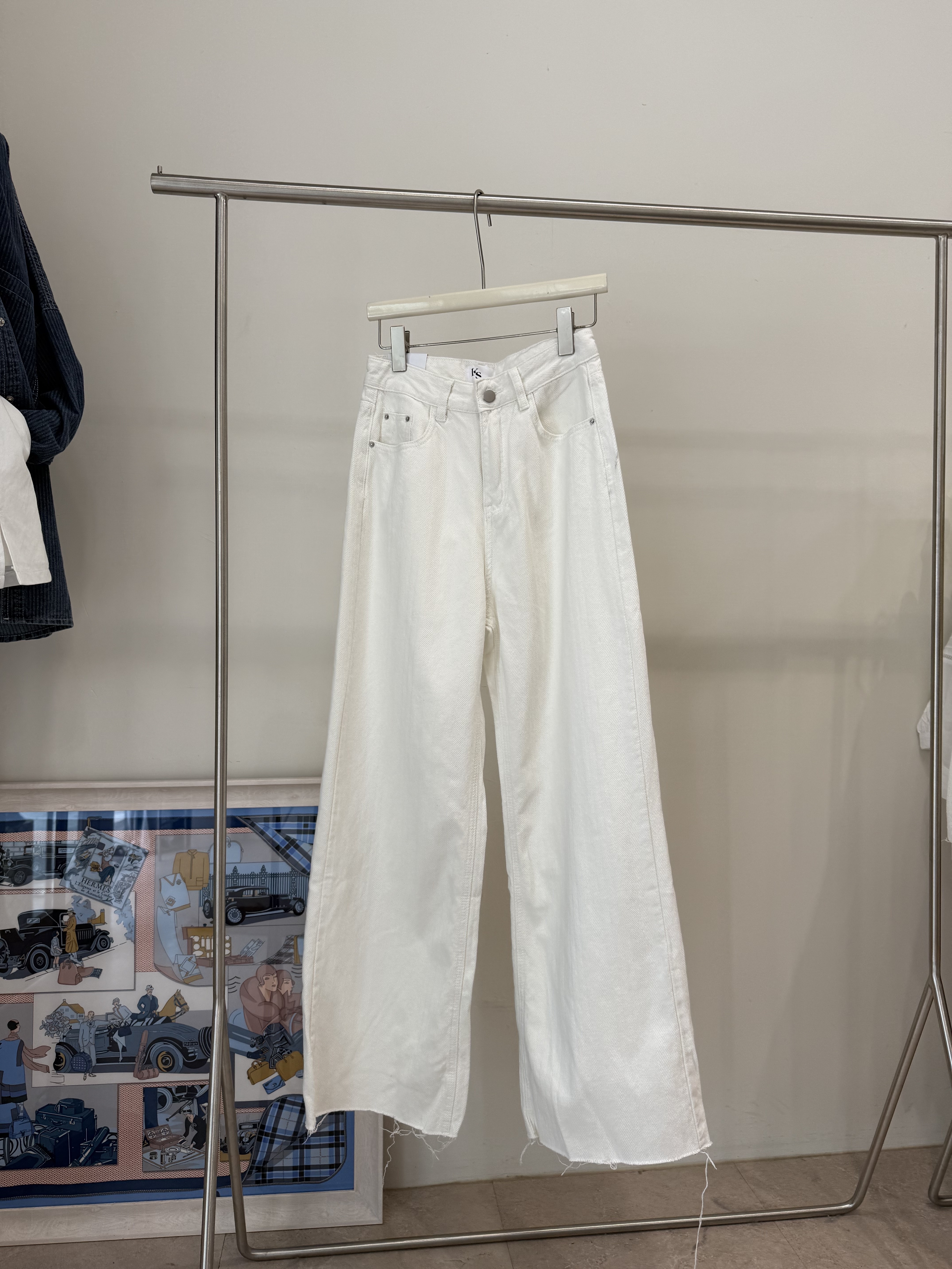 9050 褲擺不修邊白色直筒牛仔褲