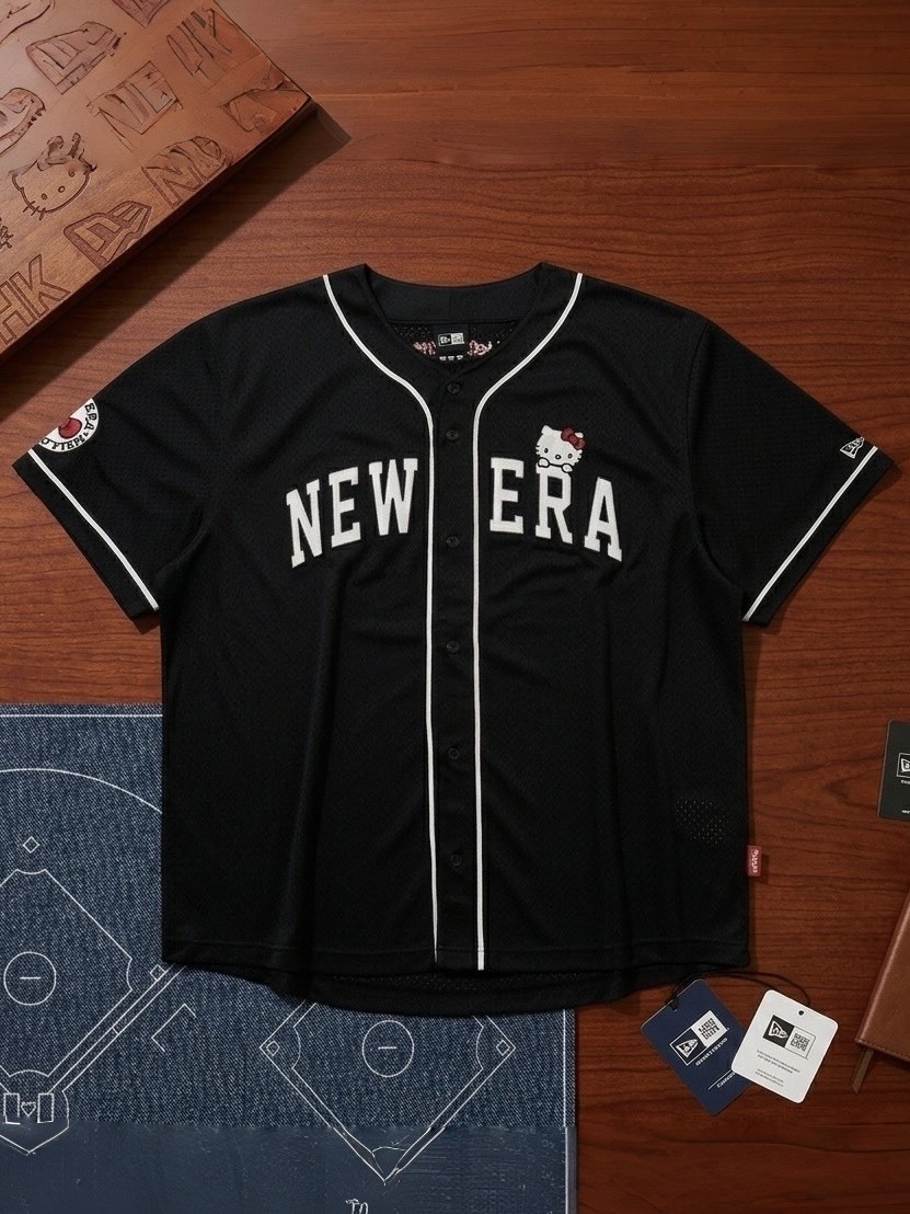 < 搶手貨🔥>  NEW ERA x HELLO KITTY 2026 最新聯名短T
