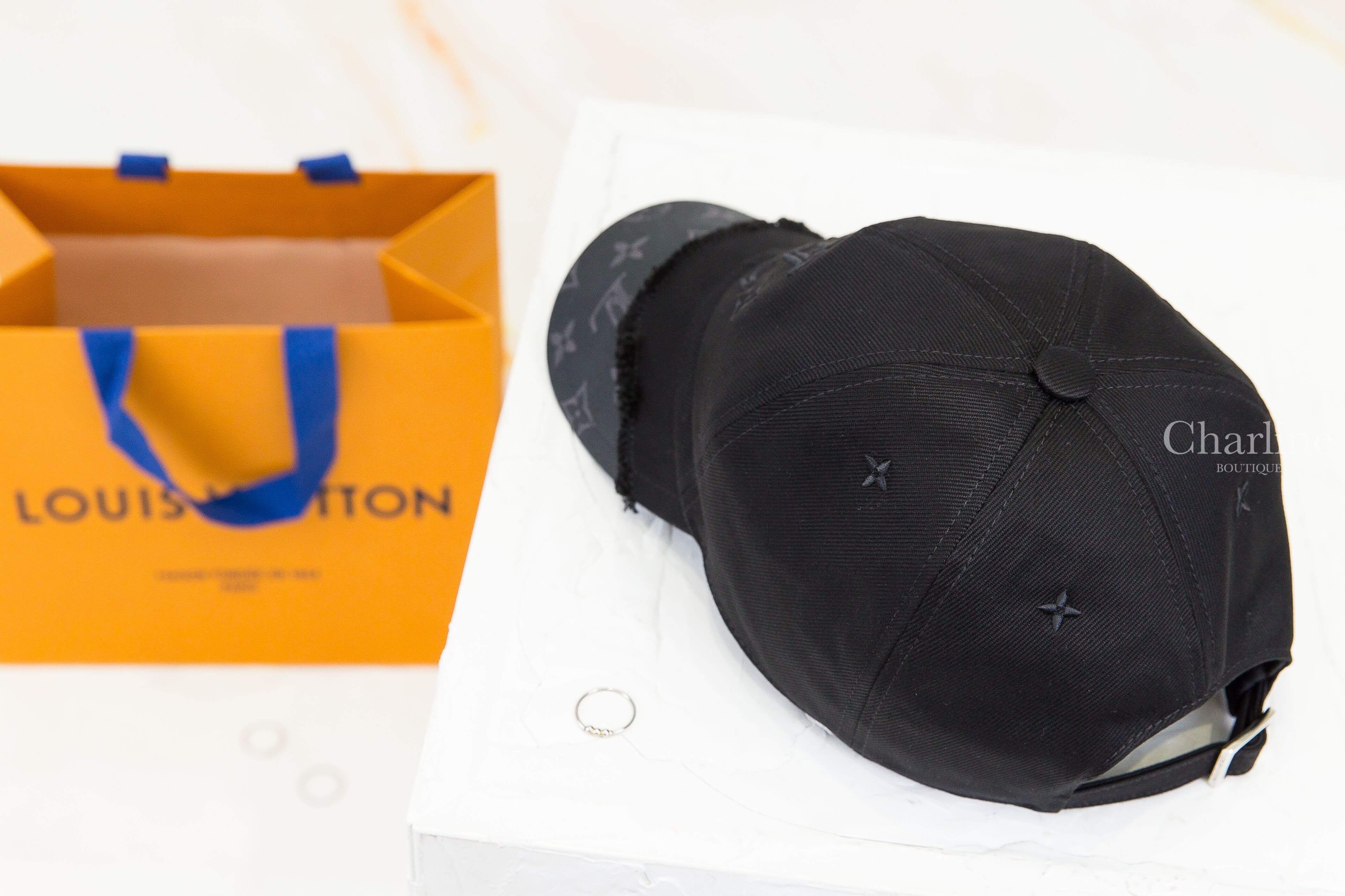 Louis Vuitton LV Flower Monogram Cap 黑色刺繡LV抽鬚滾邊拼接滿版老花棉質棒球帽-Charline Boutique 精品代購