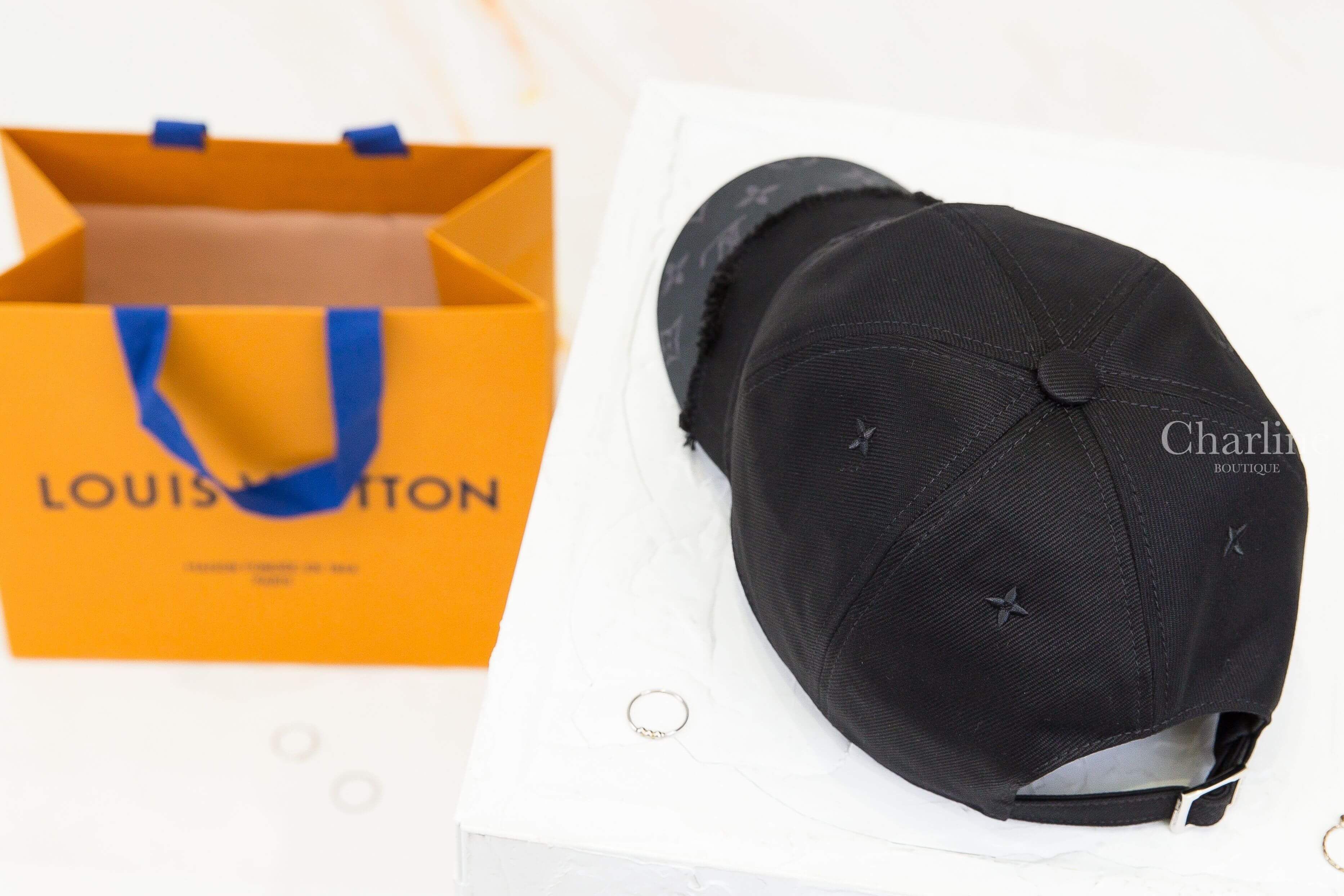 Louis Vuitton LV Flower Monogram Cap 黑色刺繡LV抽鬚滾邊拼接滿版老花棉質棒球帽-Charline Boutique 精品代購