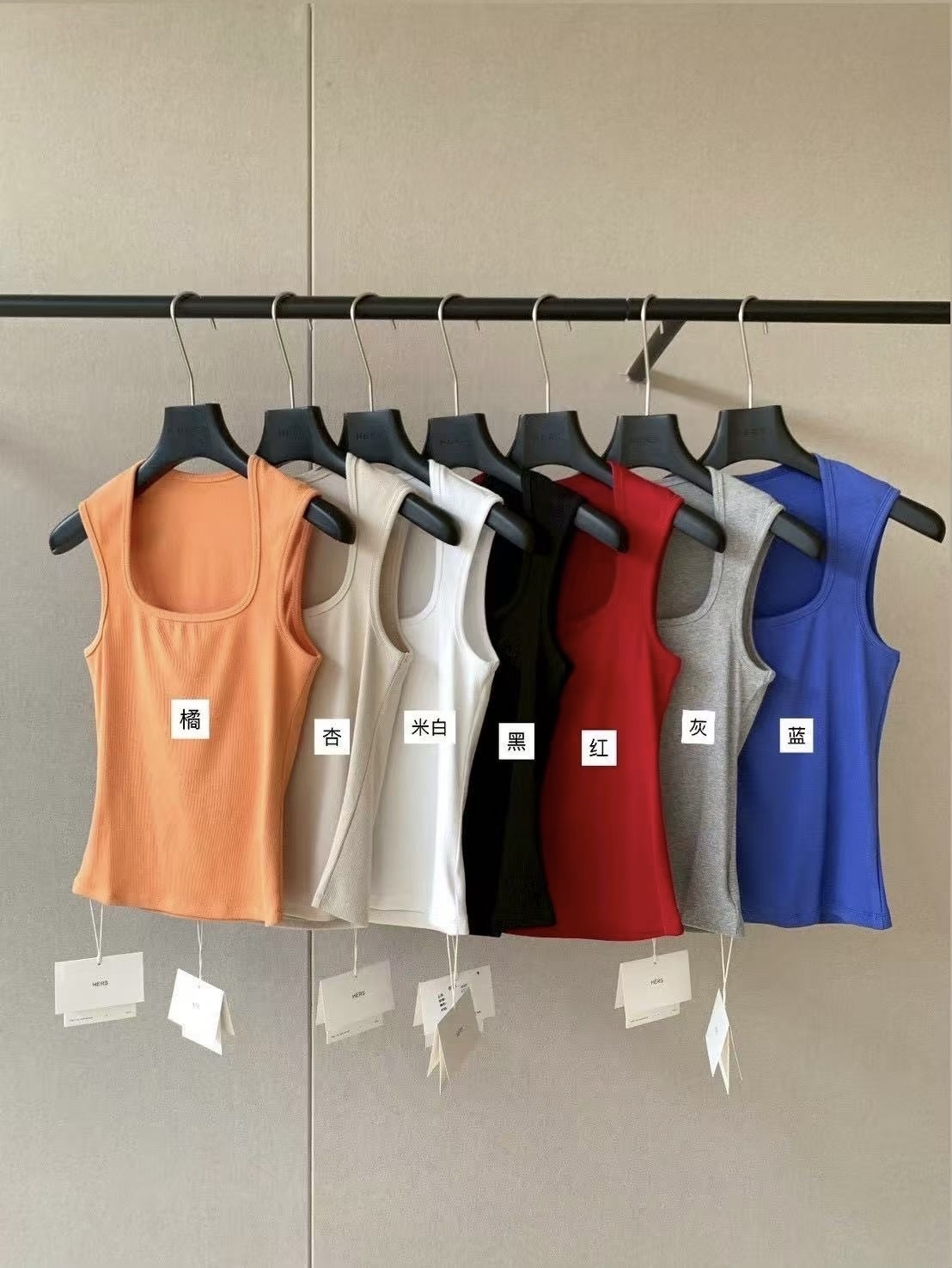 803 簡約百搭顯瘦大U領背心