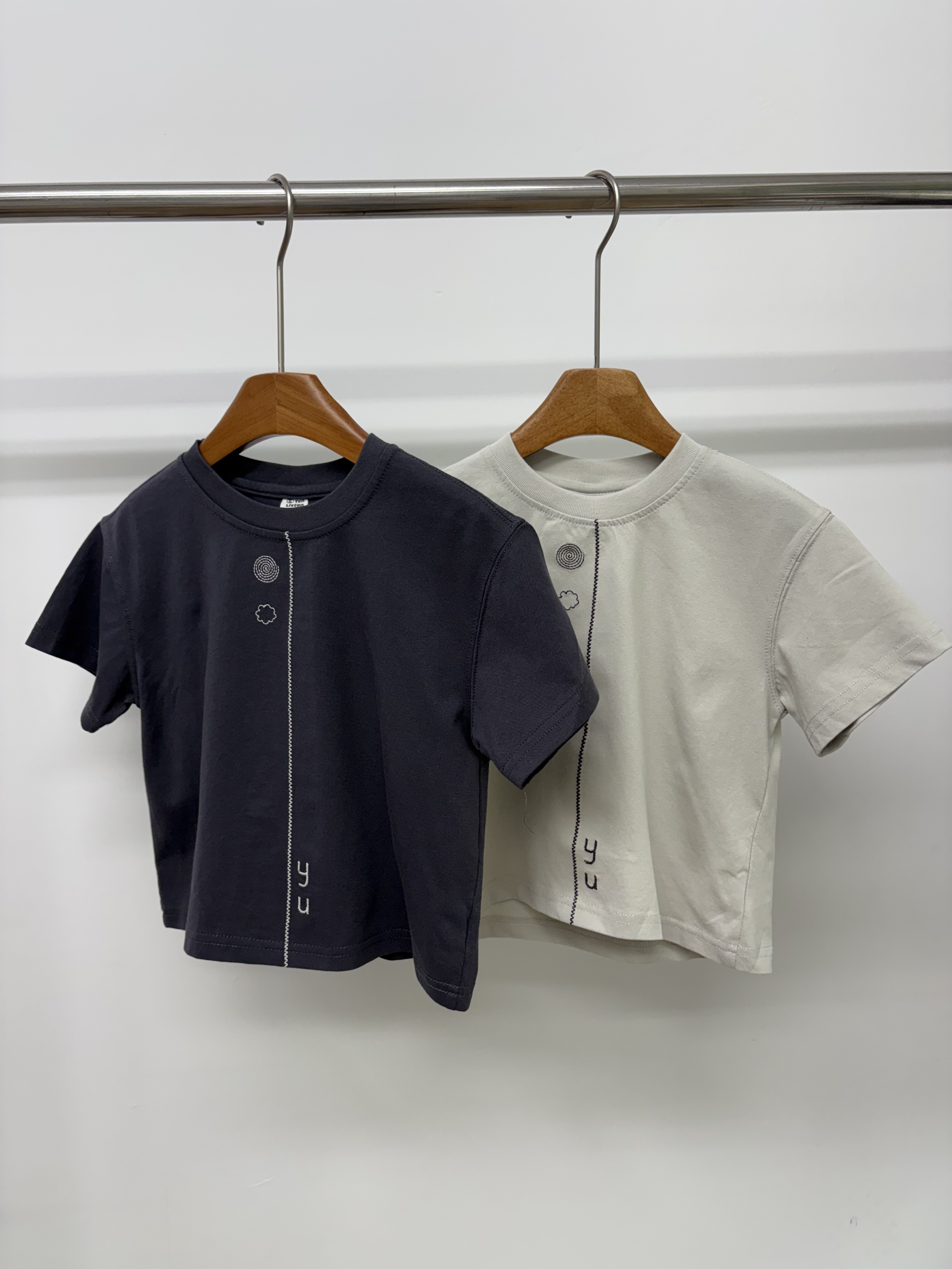 A05045垂直刺繡上衣