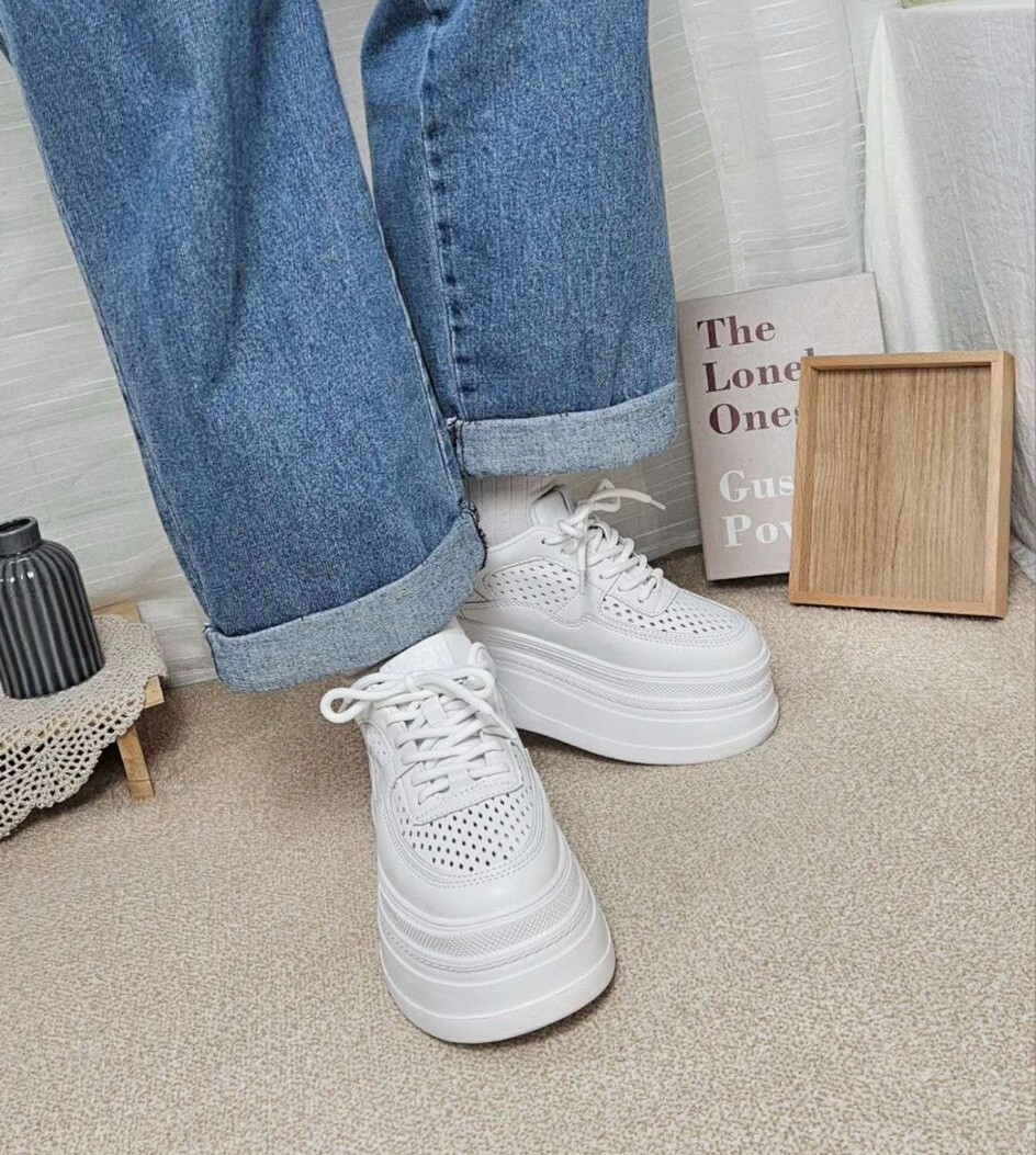 KS03 #877   厚底鞋 偏細  7cm 高  牛皮  SIZE:225-250 $549 (一口價)