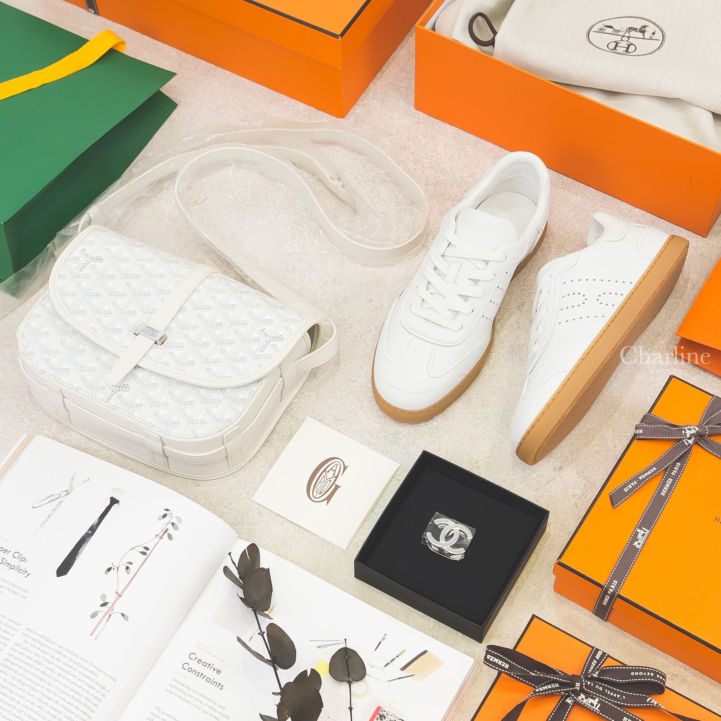 Goyard Belvedere 白色帆布小牛皮黃色內裡小型馬鞍肩背包,Hermès Match Sneaker 白色牛皮側邊簍空洞洞H蜂蜜棕色橡膠鞋底運動鞋,Chanel 銀色CC圍巾扣環-Charline Boutique 精品代購