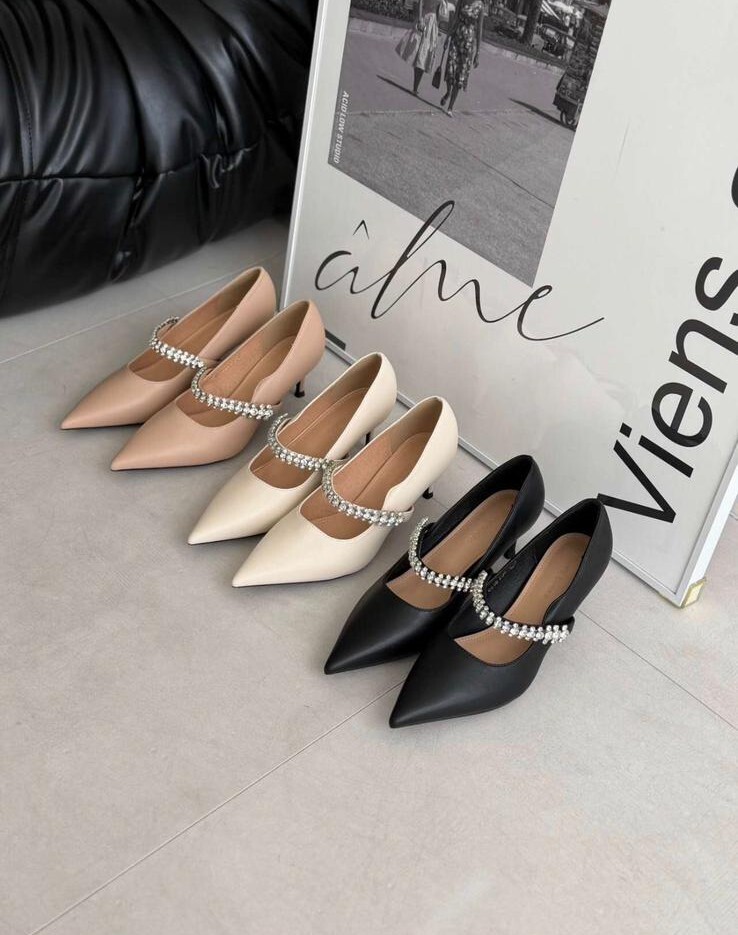 MM07 #6636  偏細 高6CM SIZE:225-250 $529 (一口價)