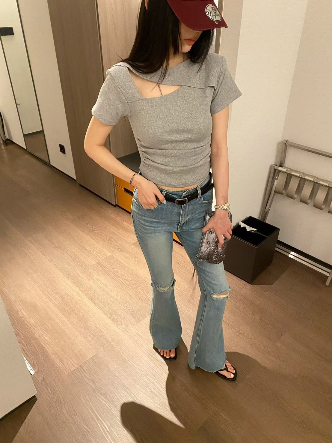 領不規則開洞墊肩T