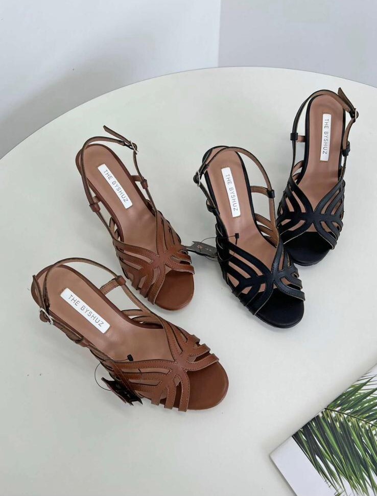 AZ18 #095 (leather)  偏細 8cm 牛皮 SIZE:225-250 $499 (一口價)