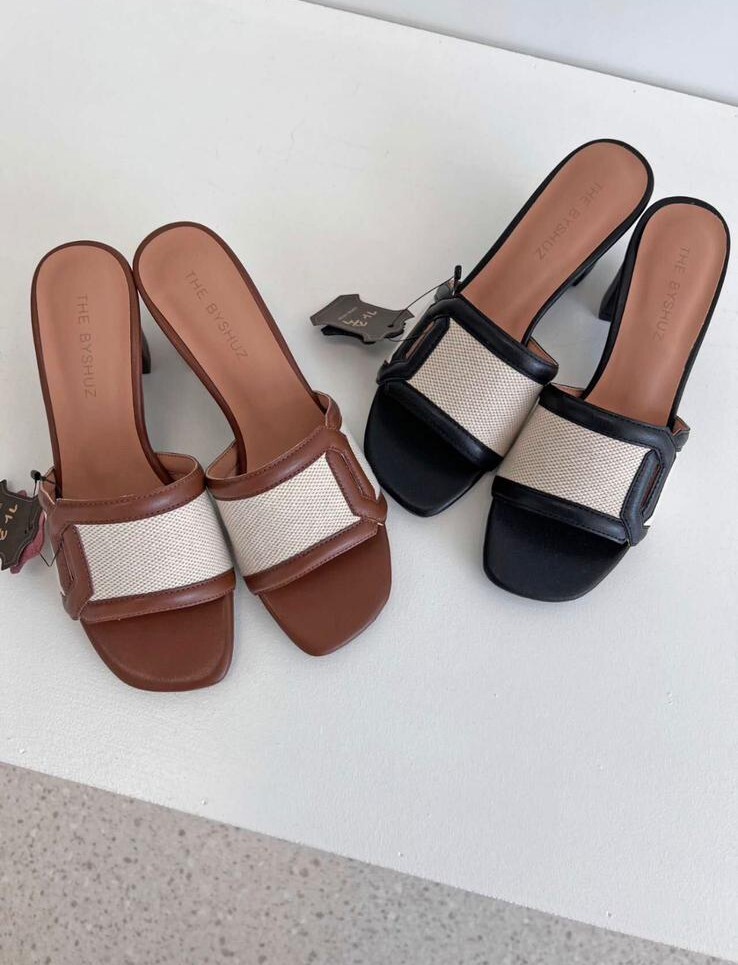 AZ19 #057 (leather)   偏細 6cm 高 牛皮 SIZE:230-255 $499 (一口價)