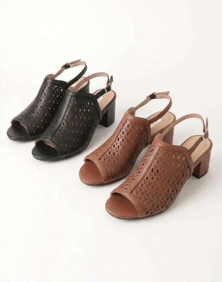 AZ22 #115 (leather)  偏細 粗踭5cm 牛皮 SIZE:230-255 $519 (一口價)