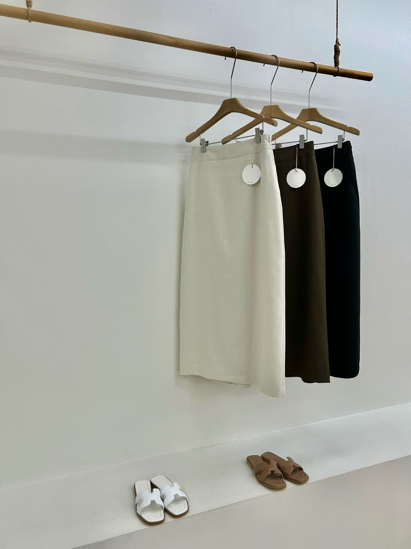 WW2653 Mood Button Linen SK