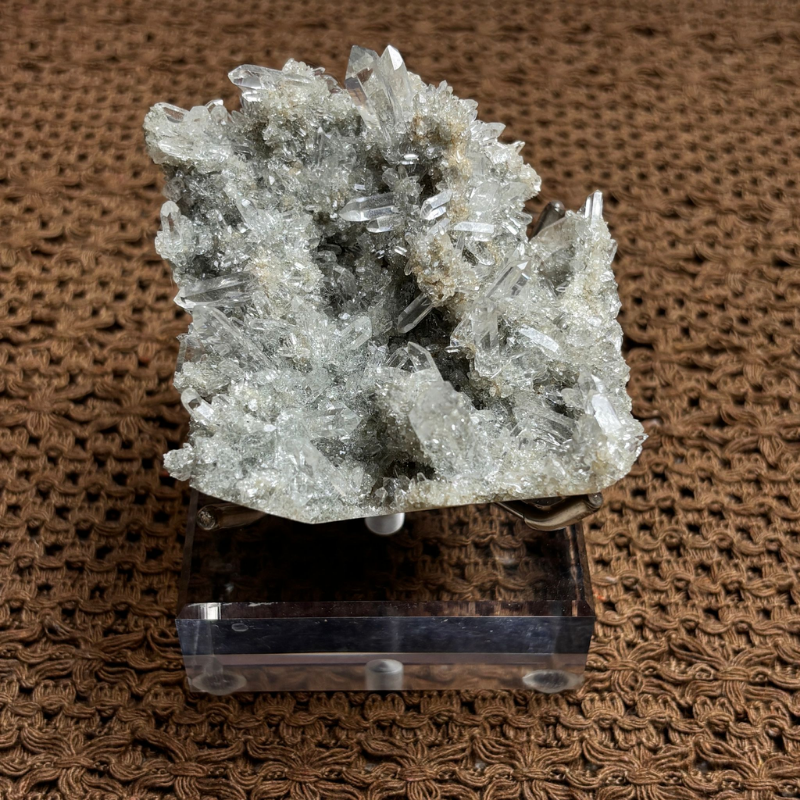 HKHG0430-011 天然白水晶晶簇擺件 帶亞克力底座   (A11)