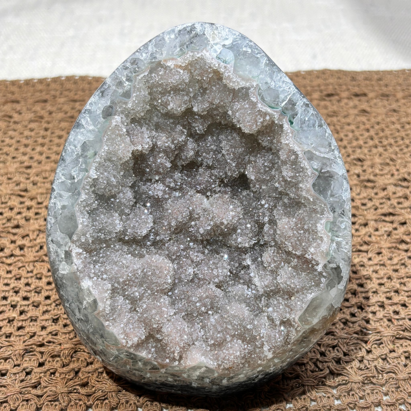 HKHG0430-089 粉白晶簇瑪瑙蛋擺件 (A89)