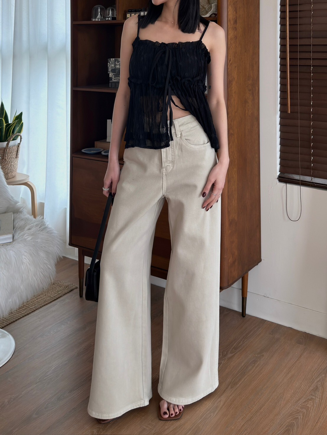 淺色系後口袋牛仔寬褲