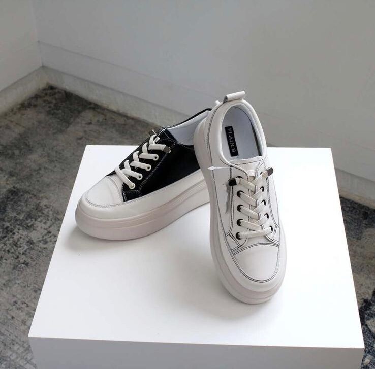 BB24  #PB 572  偏細 腳跟高7CM 牛皮SIZE:225-250 $519 (一口價)