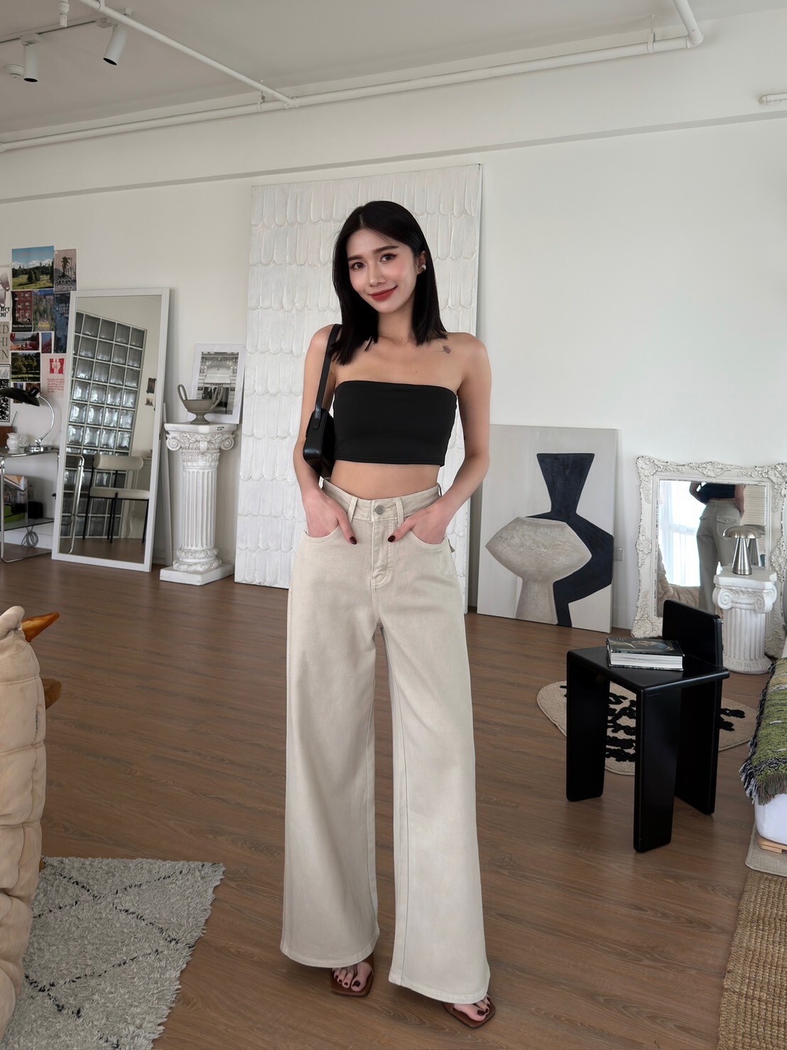 淺色系後口袋牛仔寬褲