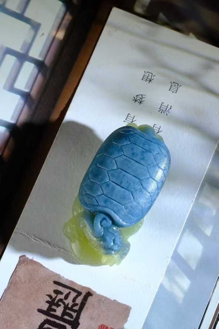 416724 和田玉藍皮黃口龍龜