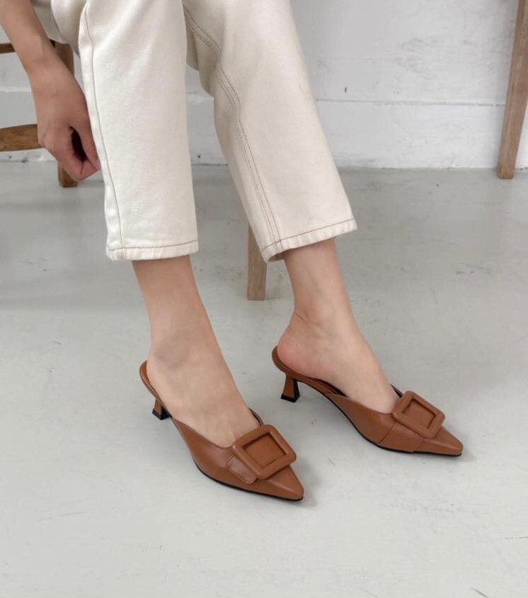 BB29 #82609 腳跟高5.5CM 合成皮革 SIZE:225-250 $479 (一口價)