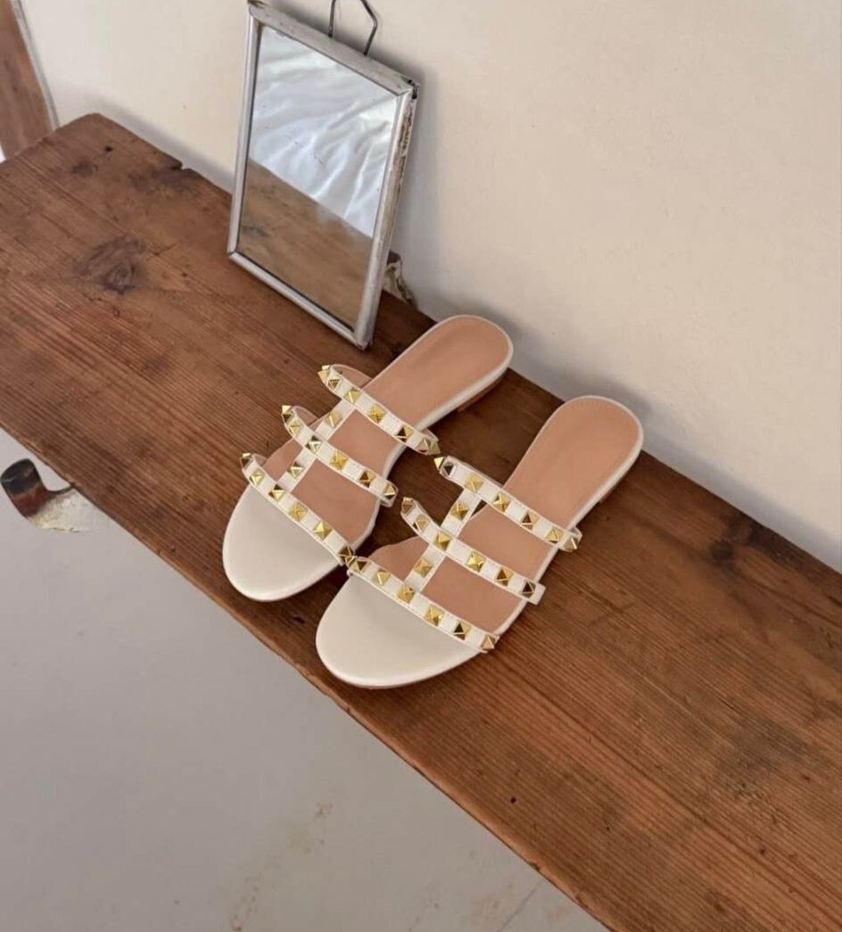 BB32 #SO2507   偏細  腳跟高1CM  牛皮革 SIZE:225-250 $499 (一口價)