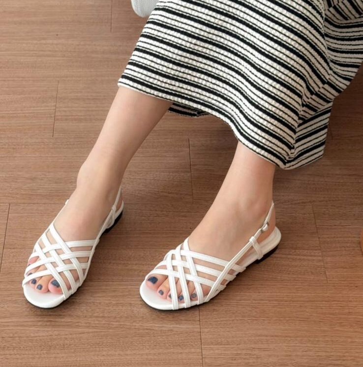 BB34 #82622 腳跟高2CM 合成皮革  SIZE:225-250 $479 (一口價)