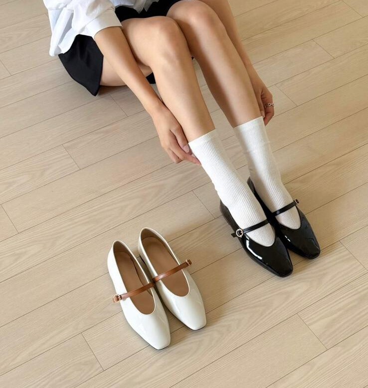 BB37 #82607 腳跟高1.5CM 合成皮革  SIZE:225-250 $479 (一口價)