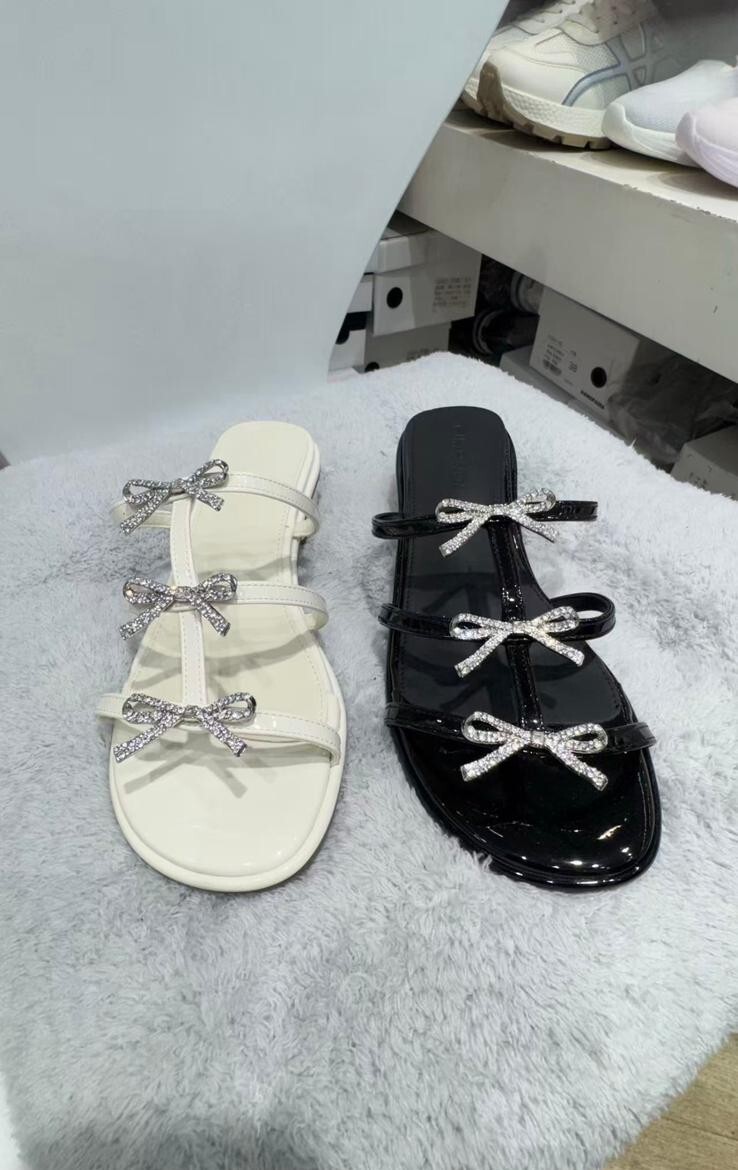 RN39   蝴蝶涼鞋 足碼 踭1.5寸 SIZE:225-250 $449 (一口價)