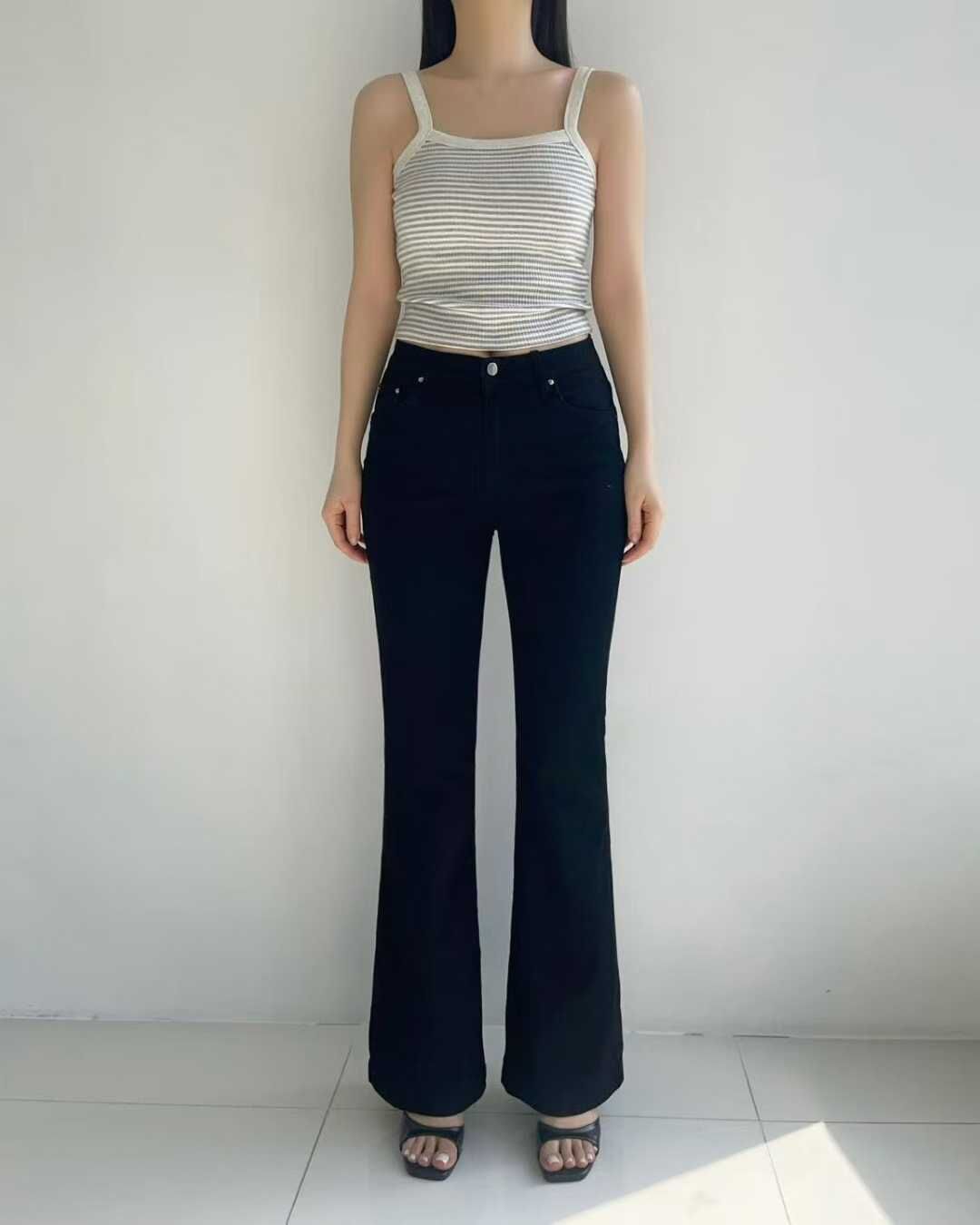 HL3052 高腰修身微喇叭純黑牛仔褲