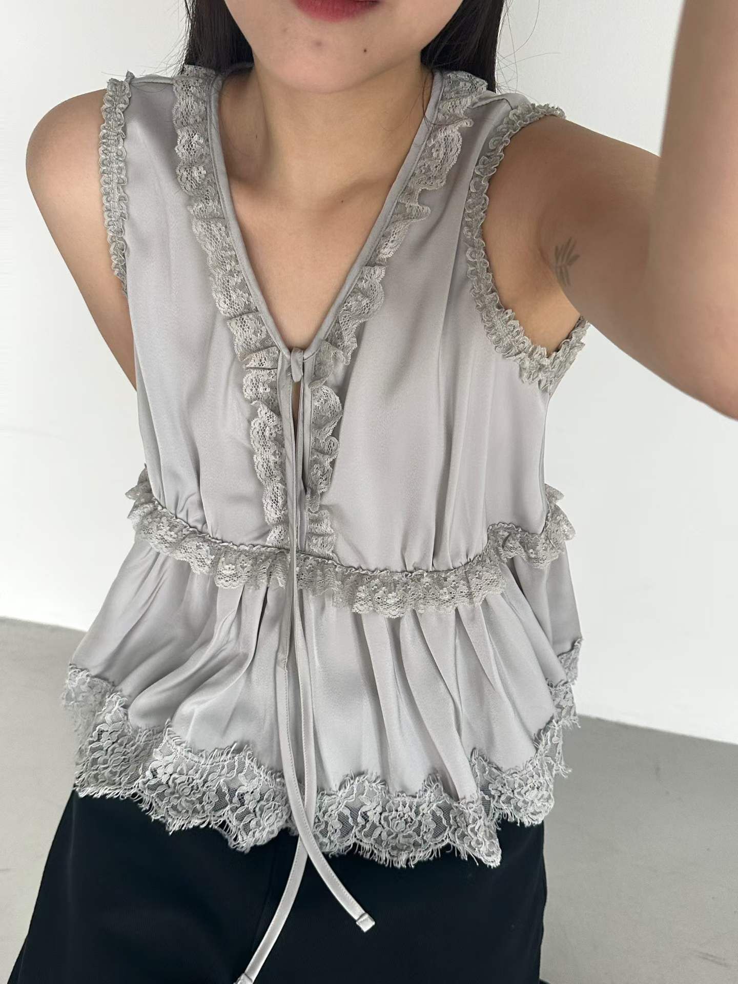 PN6119 浪漫拼接蕾絲綁帶背心