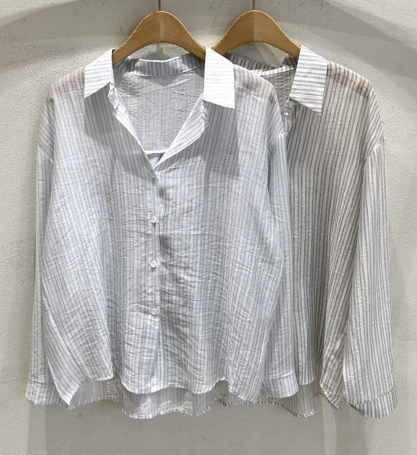 SU6104 微透條紋排扣薄襯衫