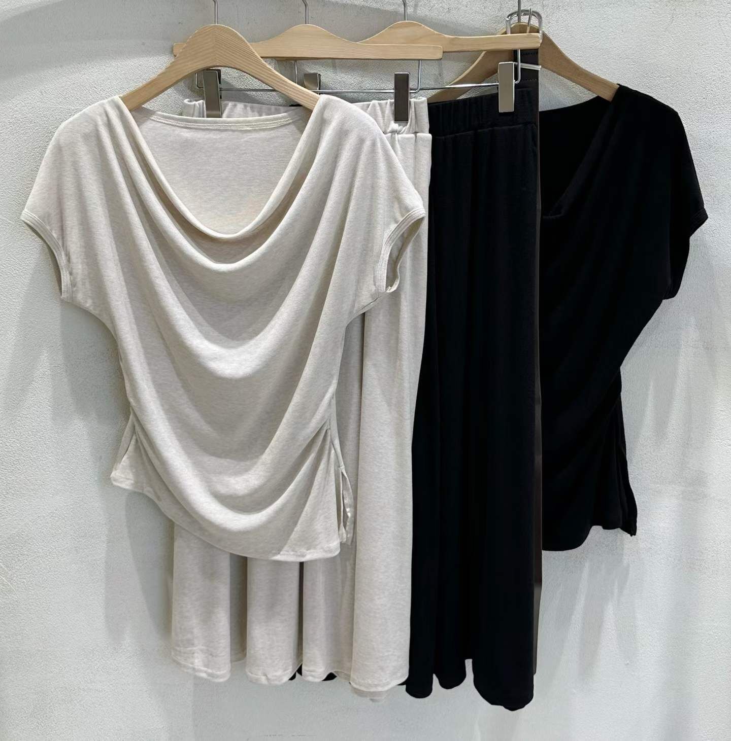 SU6110 溫柔風垂墜領上衣休閑褲套裝