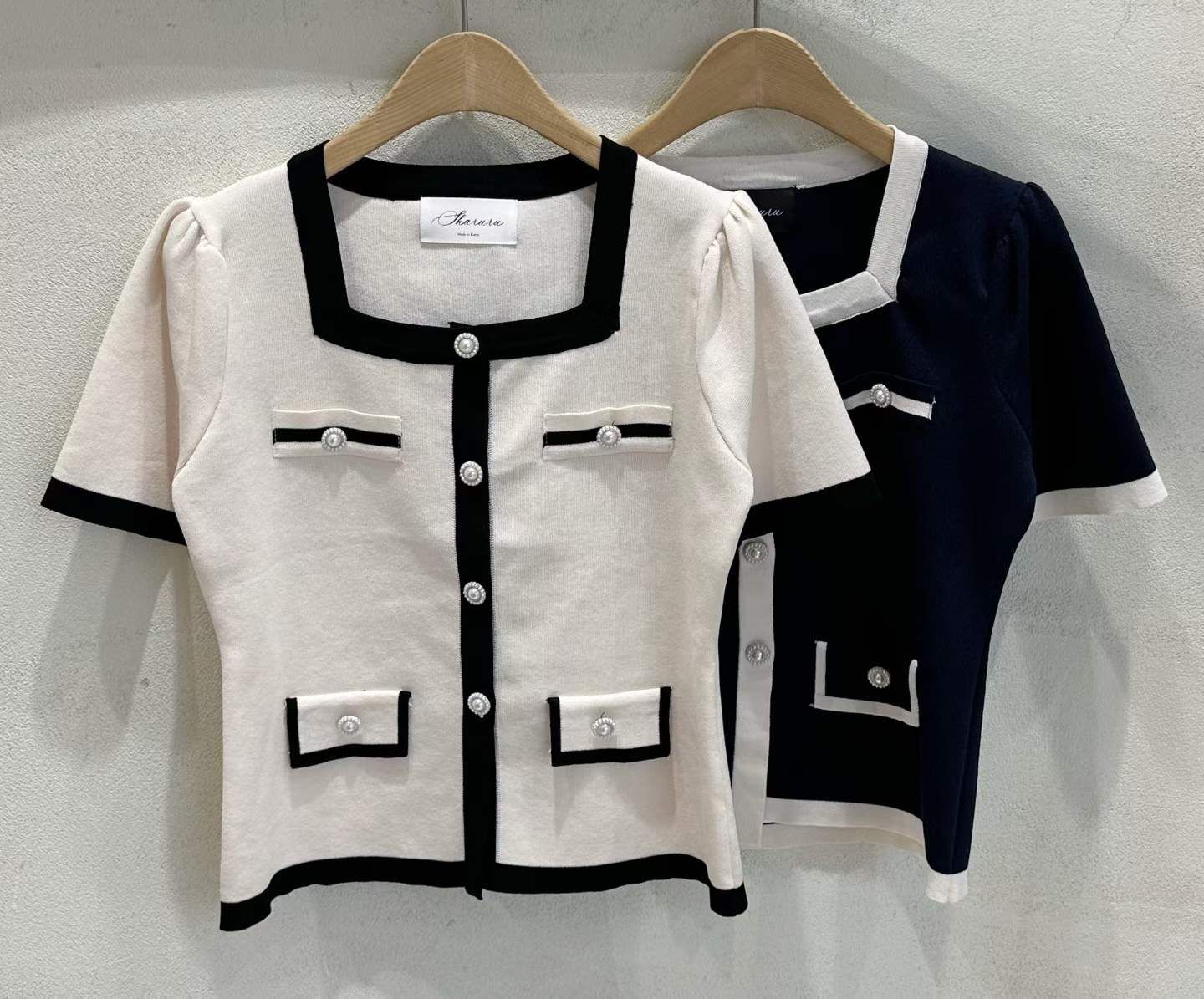 SU6111 小香撞色珍珠排扣上衣