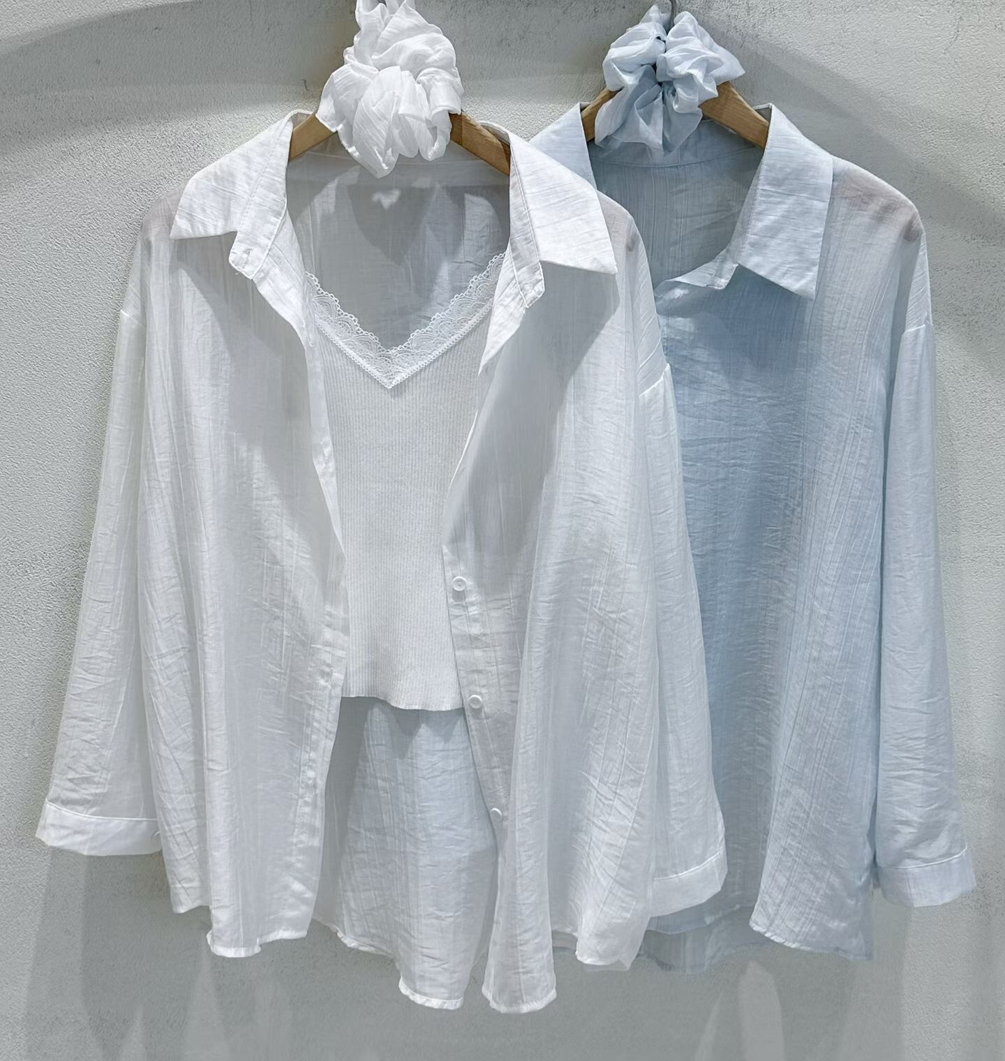 SU6115 髮圈鏤空拼V領背心襯衫套裝