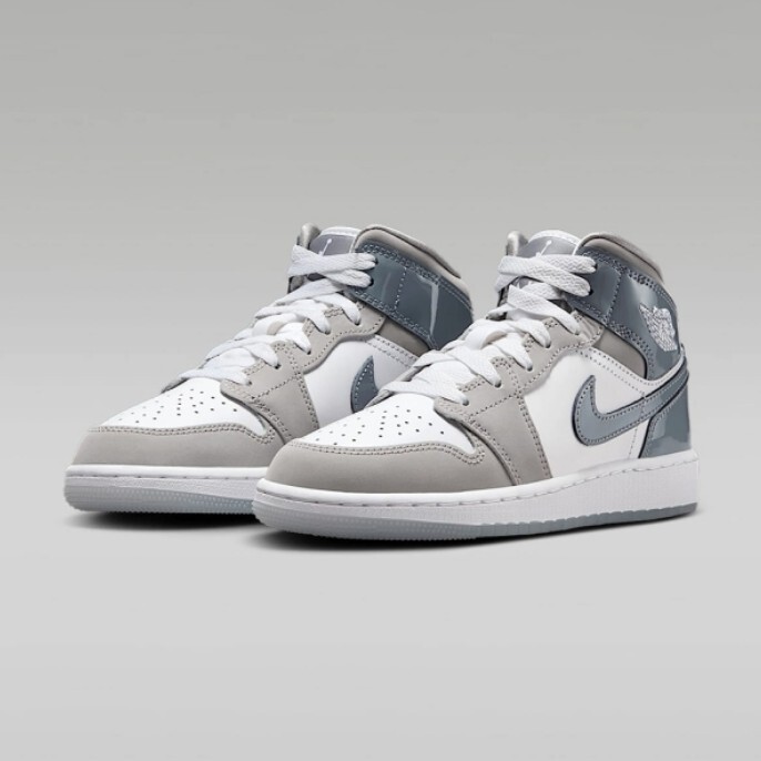 NIKE 休閒鞋 AIR JORDAN 1 MID SE GS 灰白 漆皮 大童 女 HF3193-100