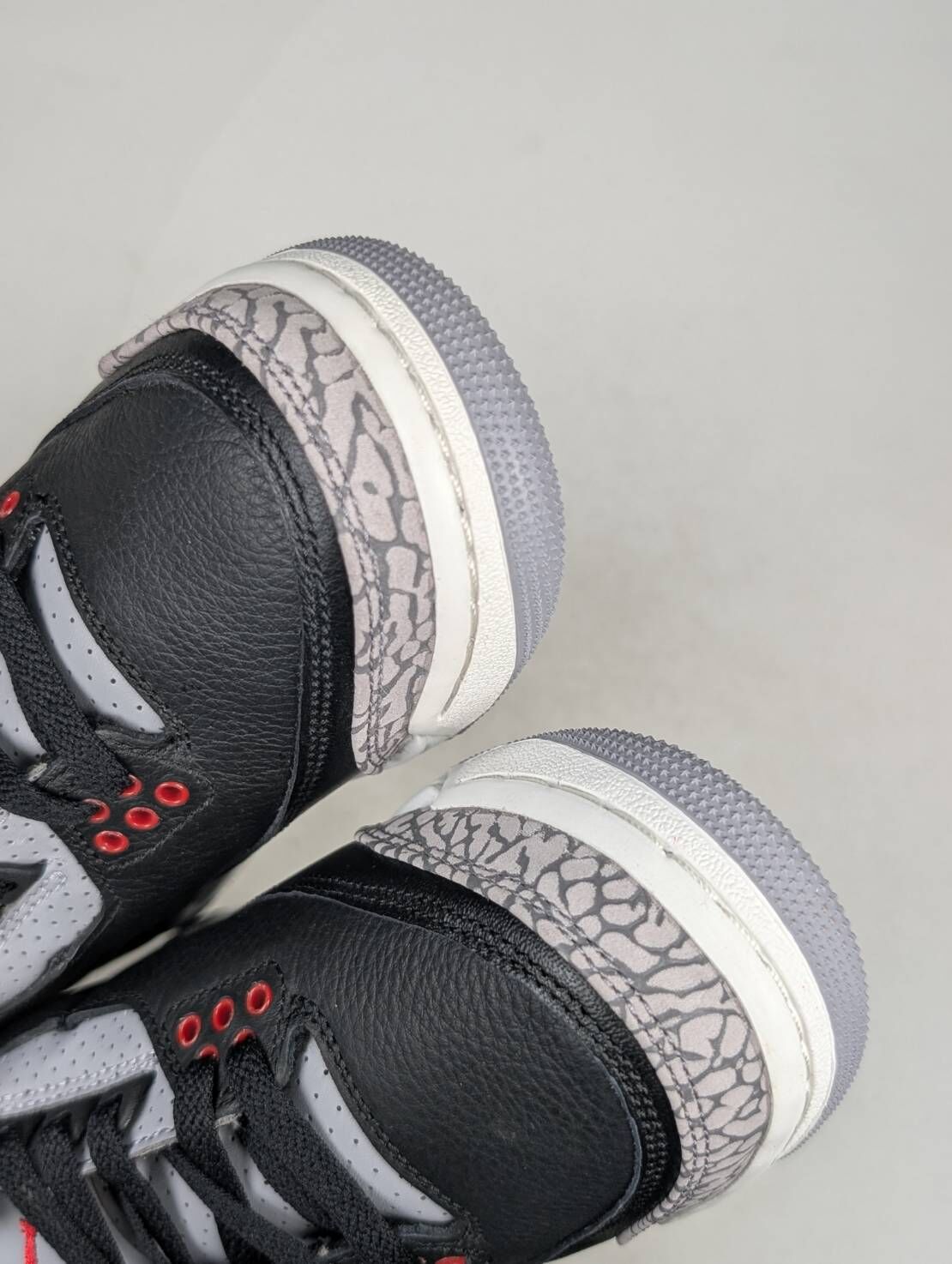 微瑕疵-左右腳中底、鞋頭微泛黃&左腳外側破皮 DM0967-010/4Y Air Jordan 3 OG "Black Cement" GS 黑水泥 老屁股 女鞋 大童