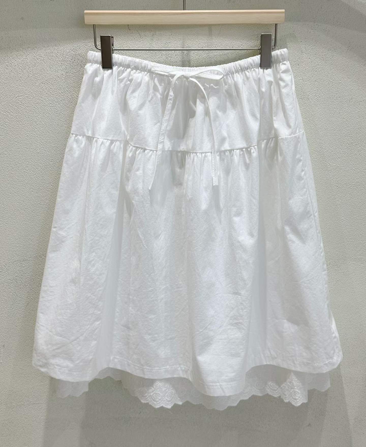 SU6123 氣質橡筋綁帶拼刺綉半身裙