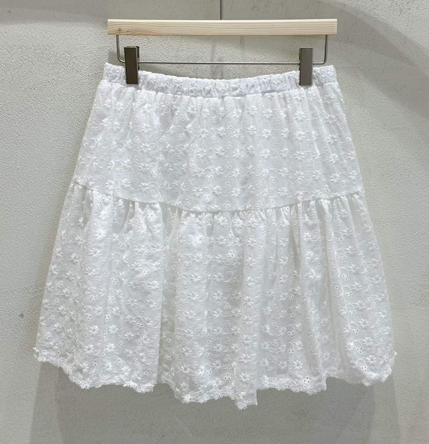 SU6130 全橡筋花花刺綉半身裙