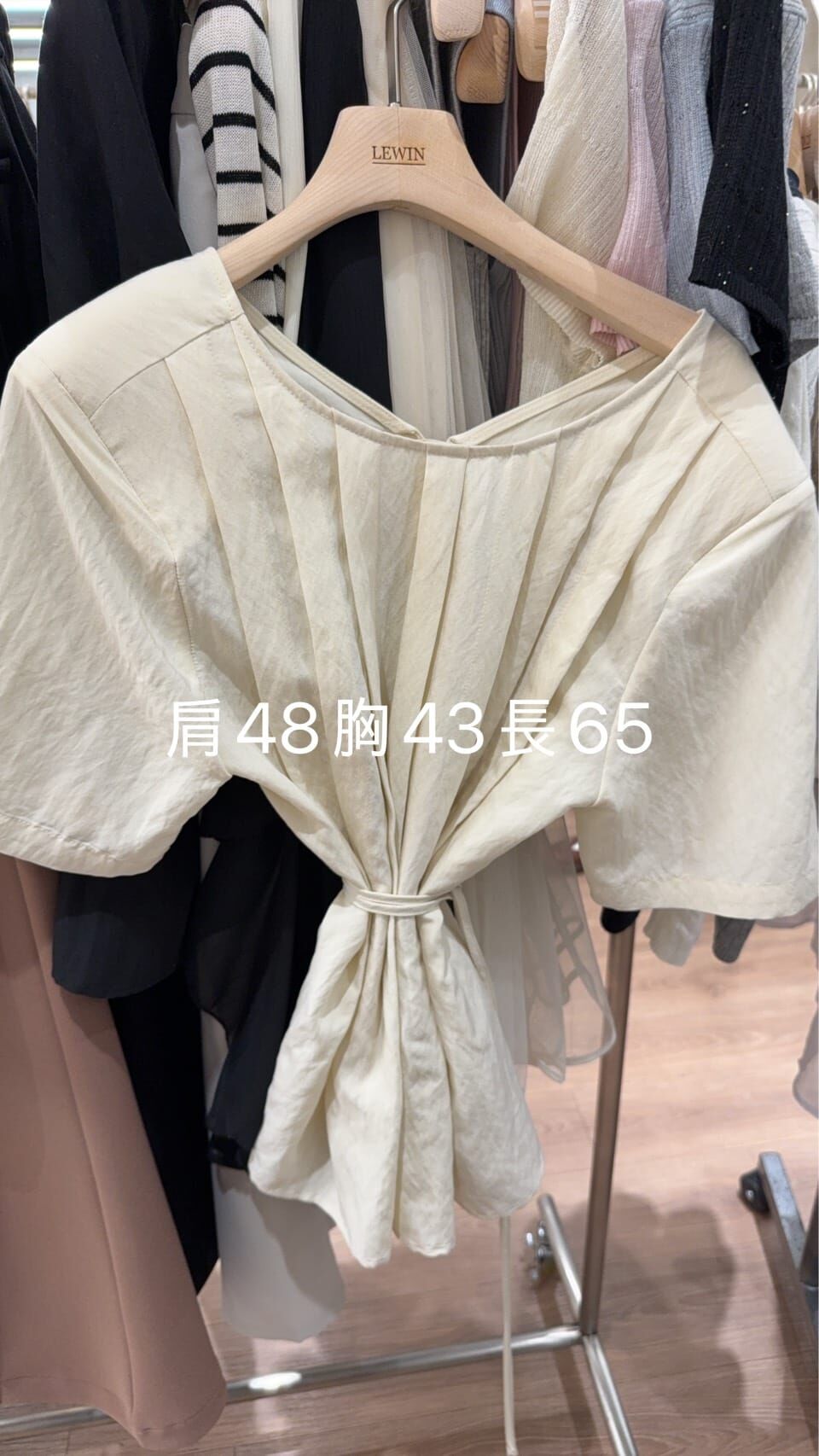 LW6139 對稱打褶上衣
